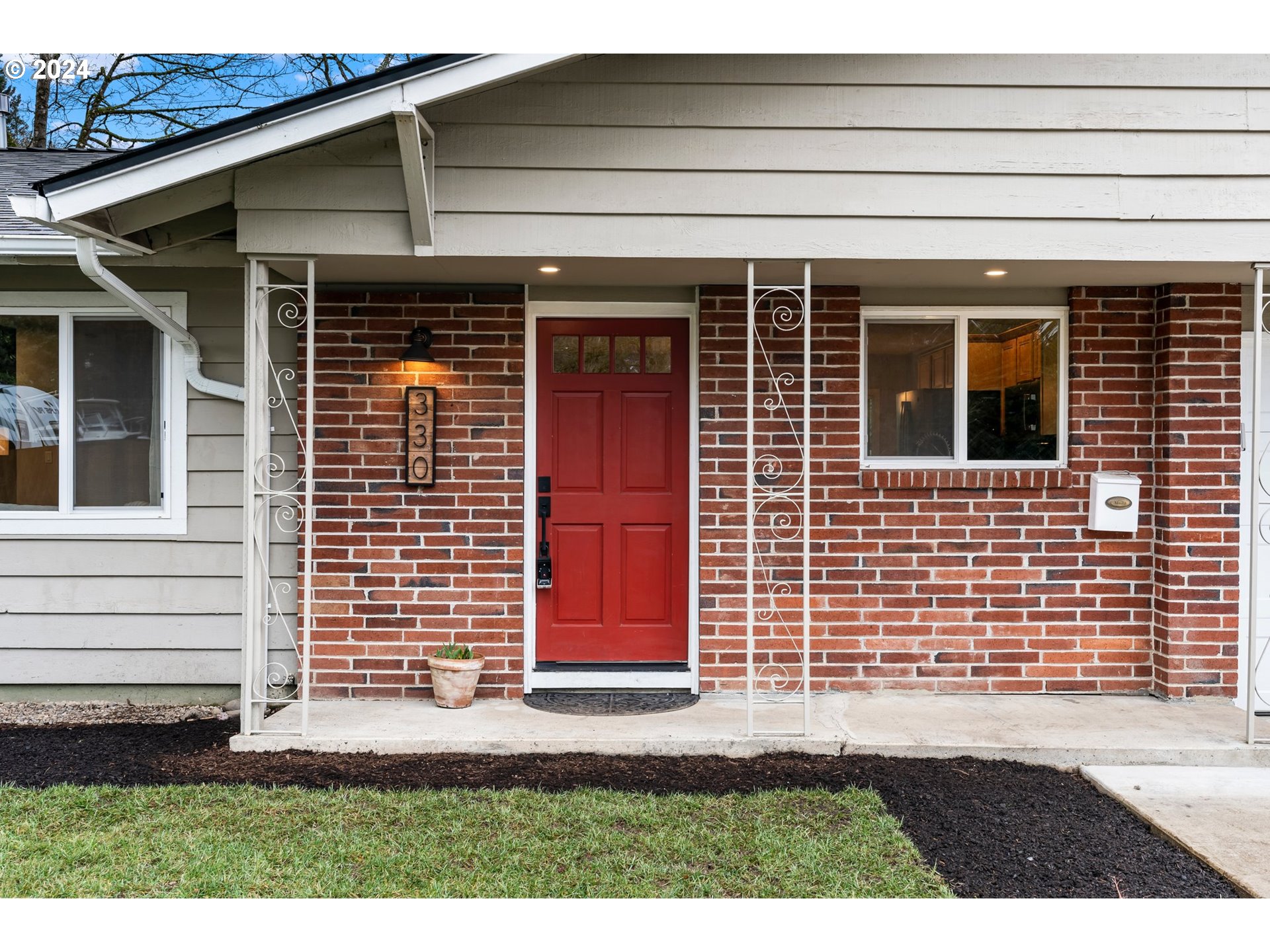 330 SW DEVONWOOD AVE