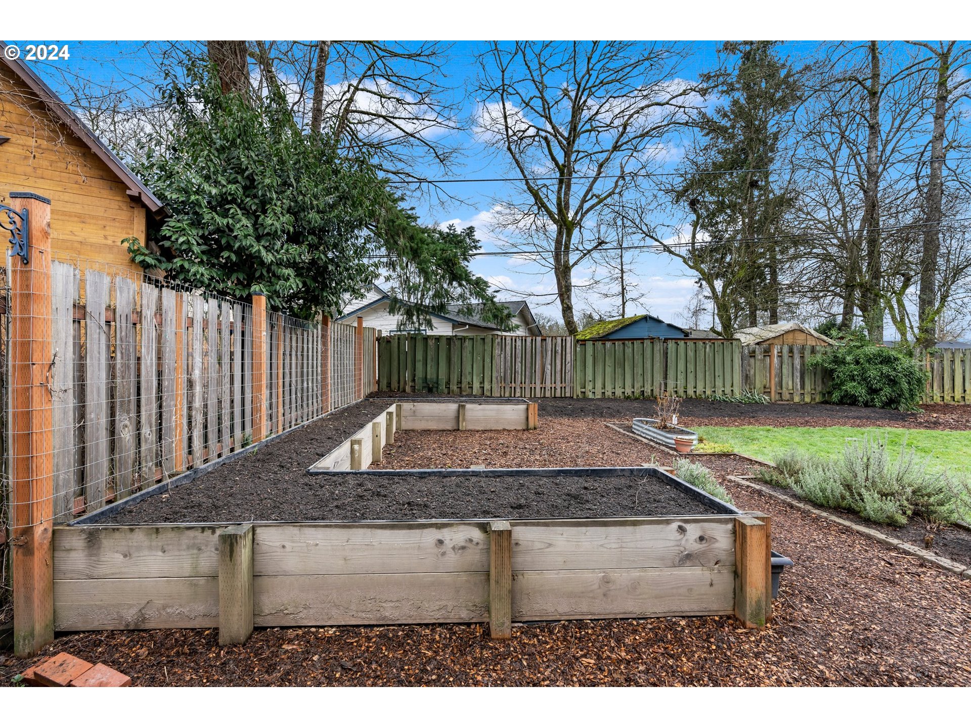 330 SW DEVONWOOD AVE