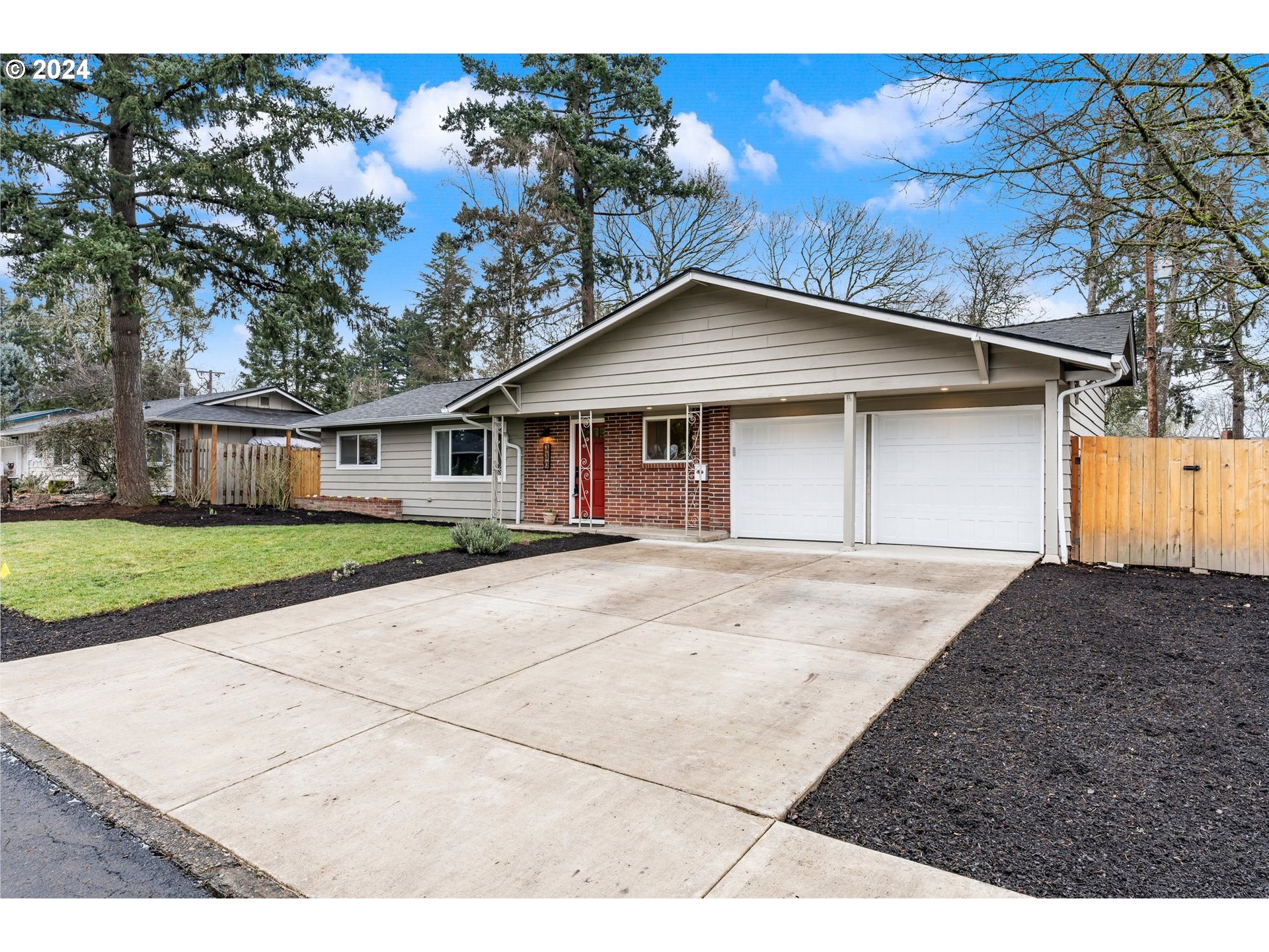 330 SW DEVONWOOD AVE