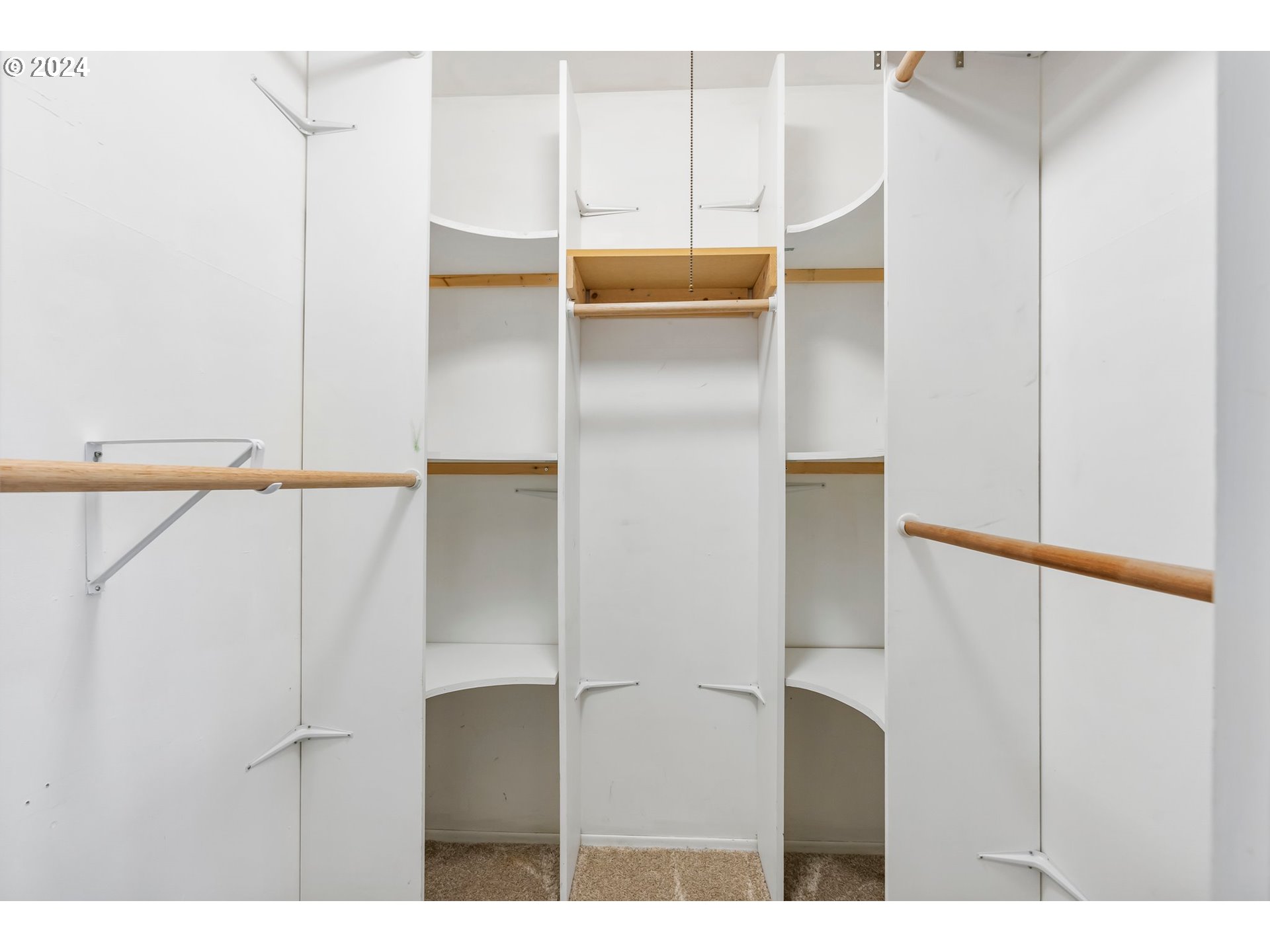 330 SW DEVONWOOD AVE