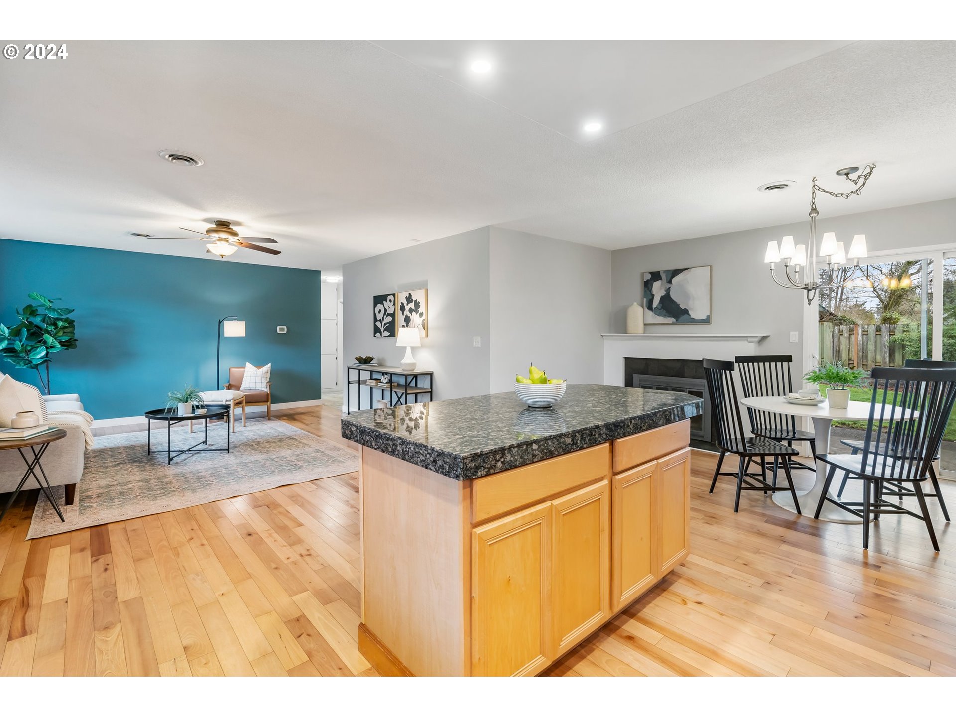 330 SW DEVONWOOD AVE