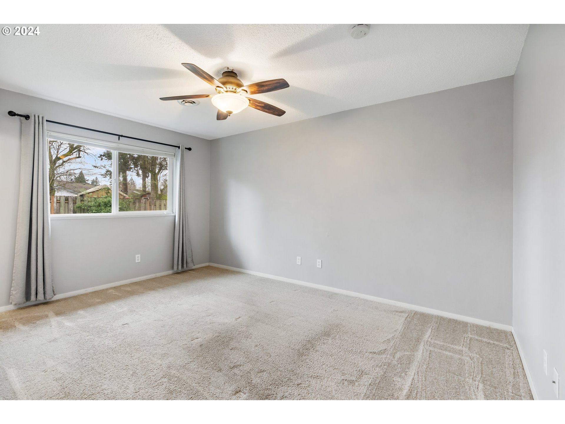 330 SW DEVONWOOD AVE