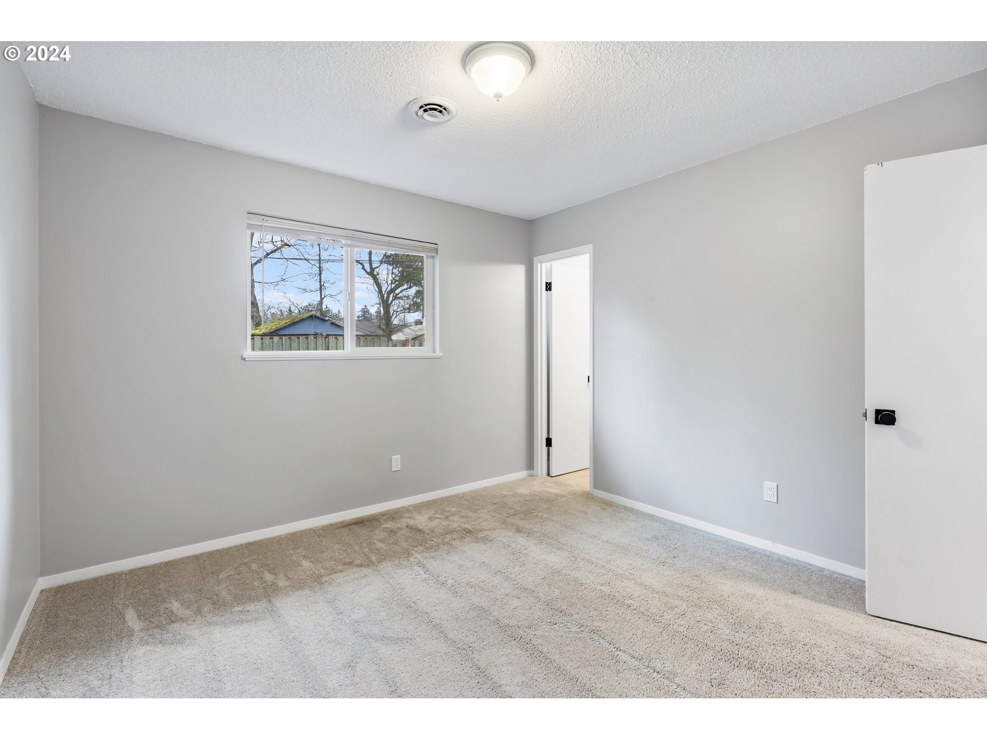 330 SW DEVONWOOD AVE