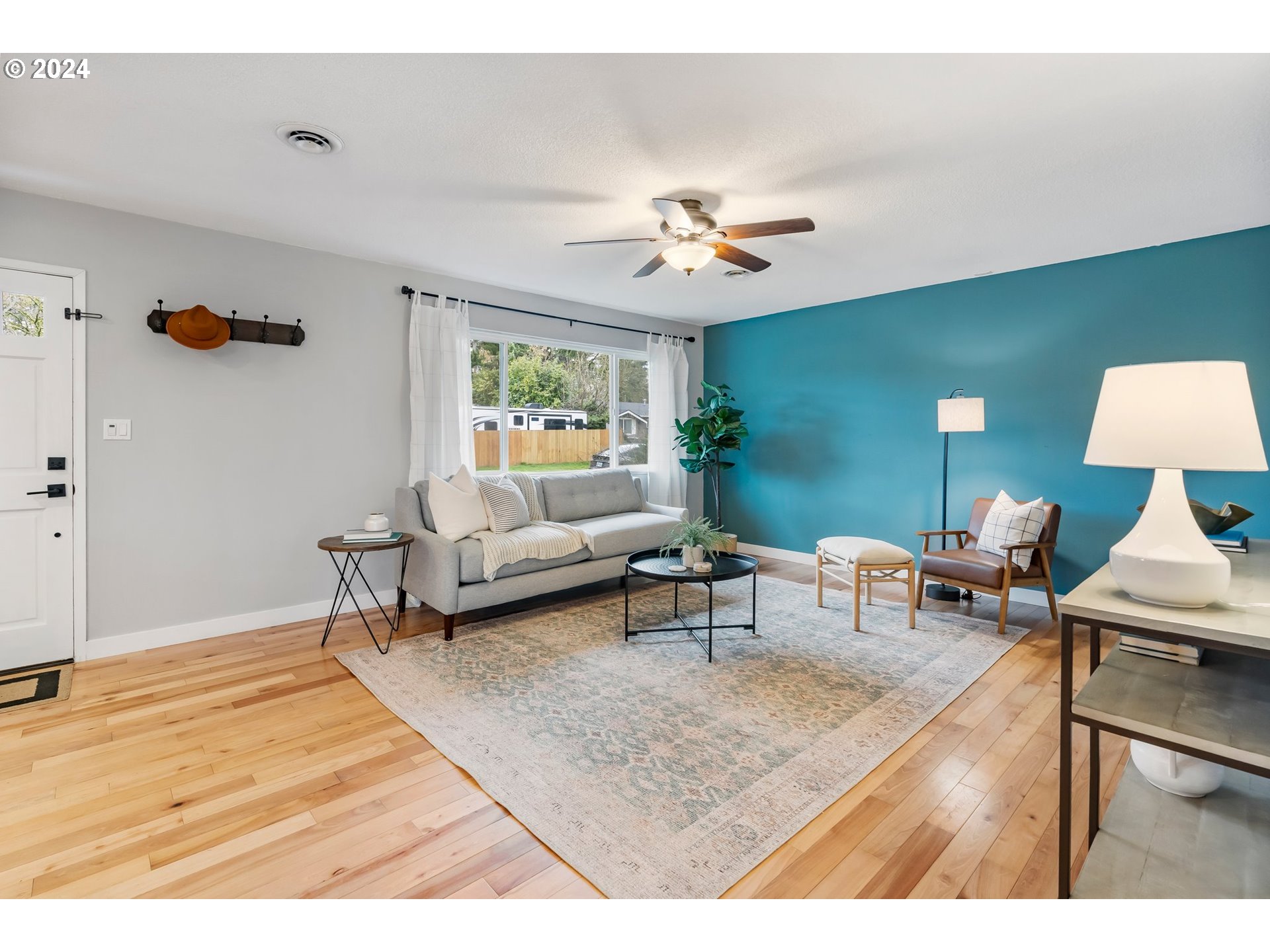 330 SW DEVONWOOD AVE