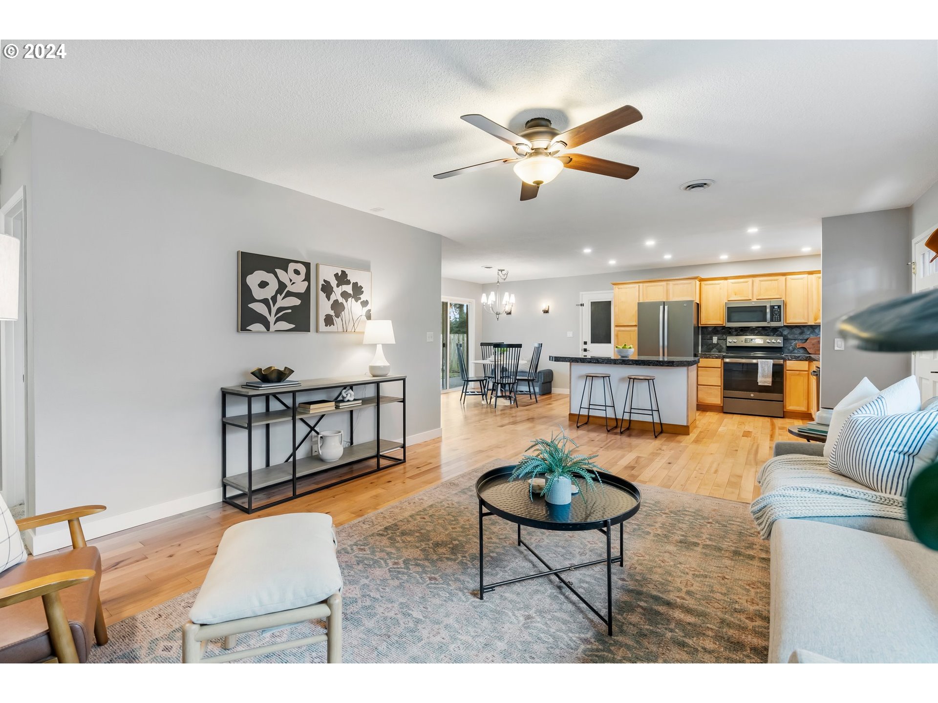 330 SW DEVONWOOD AVE