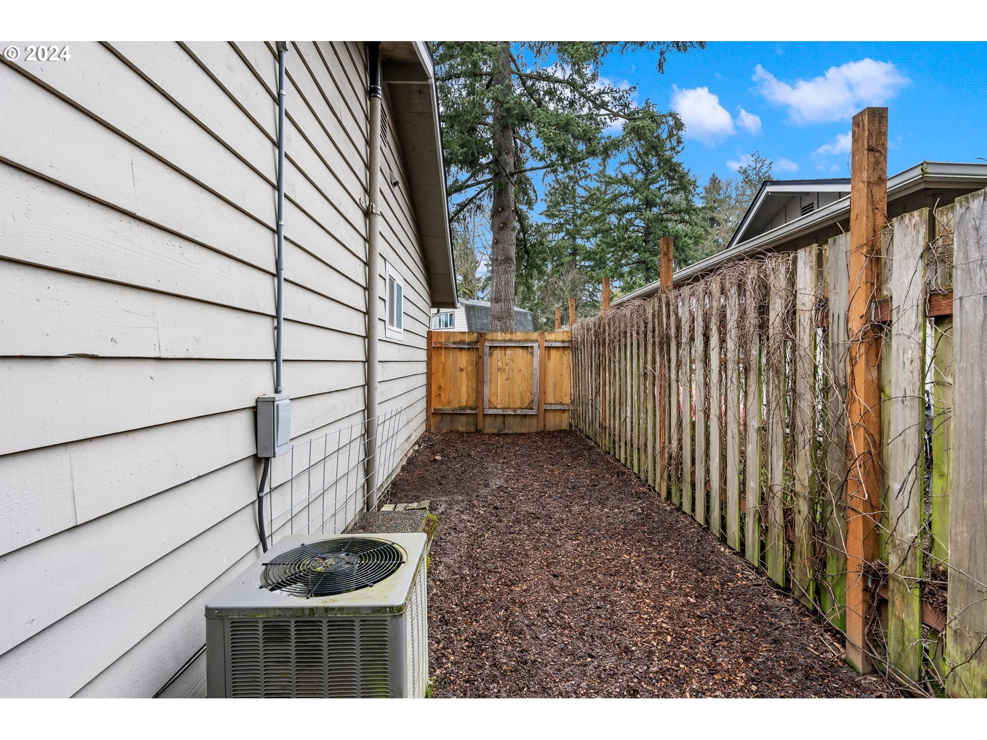 330 SW DEVONWOOD AVE