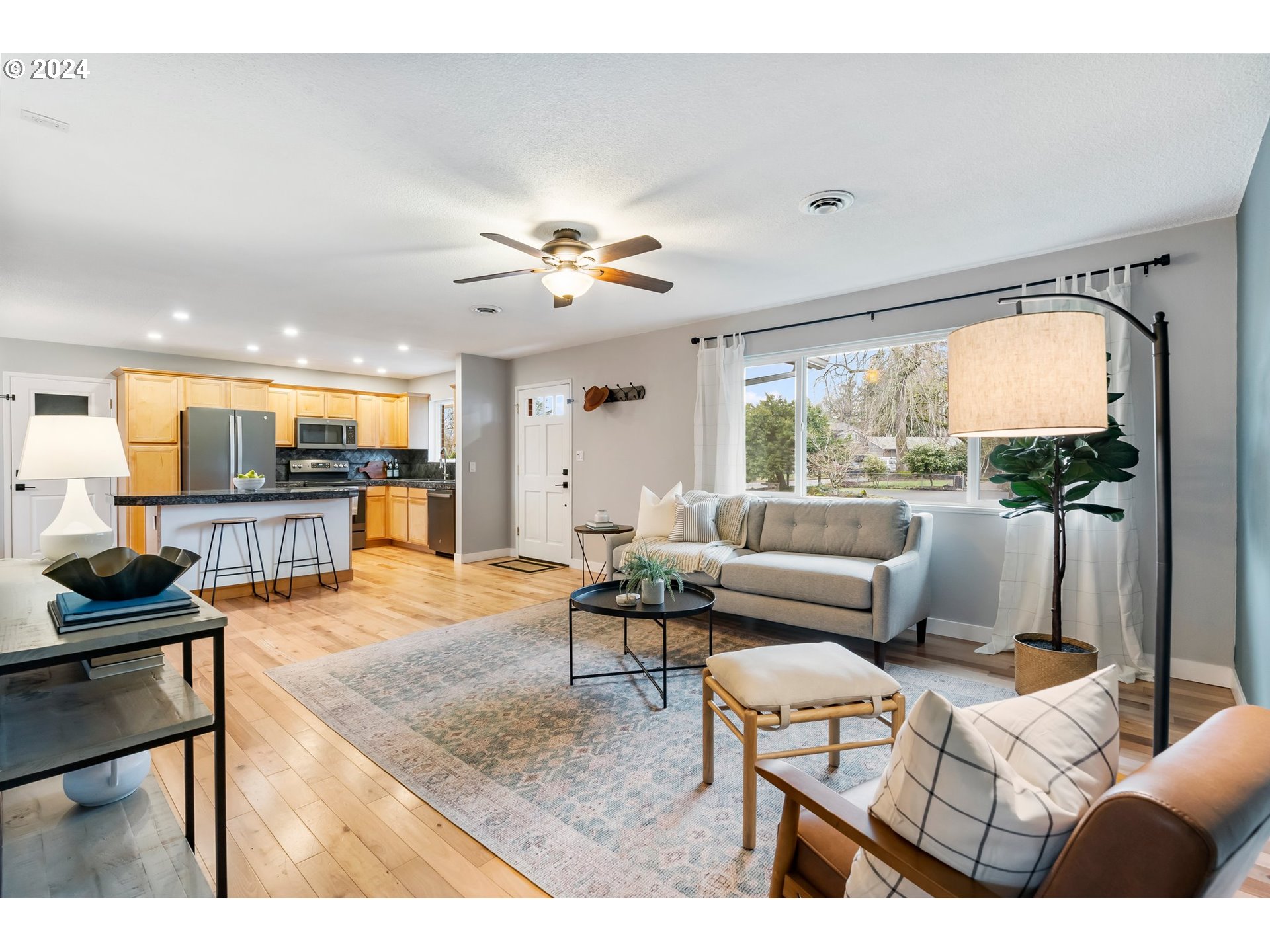 330 SW DEVONWOOD AVE