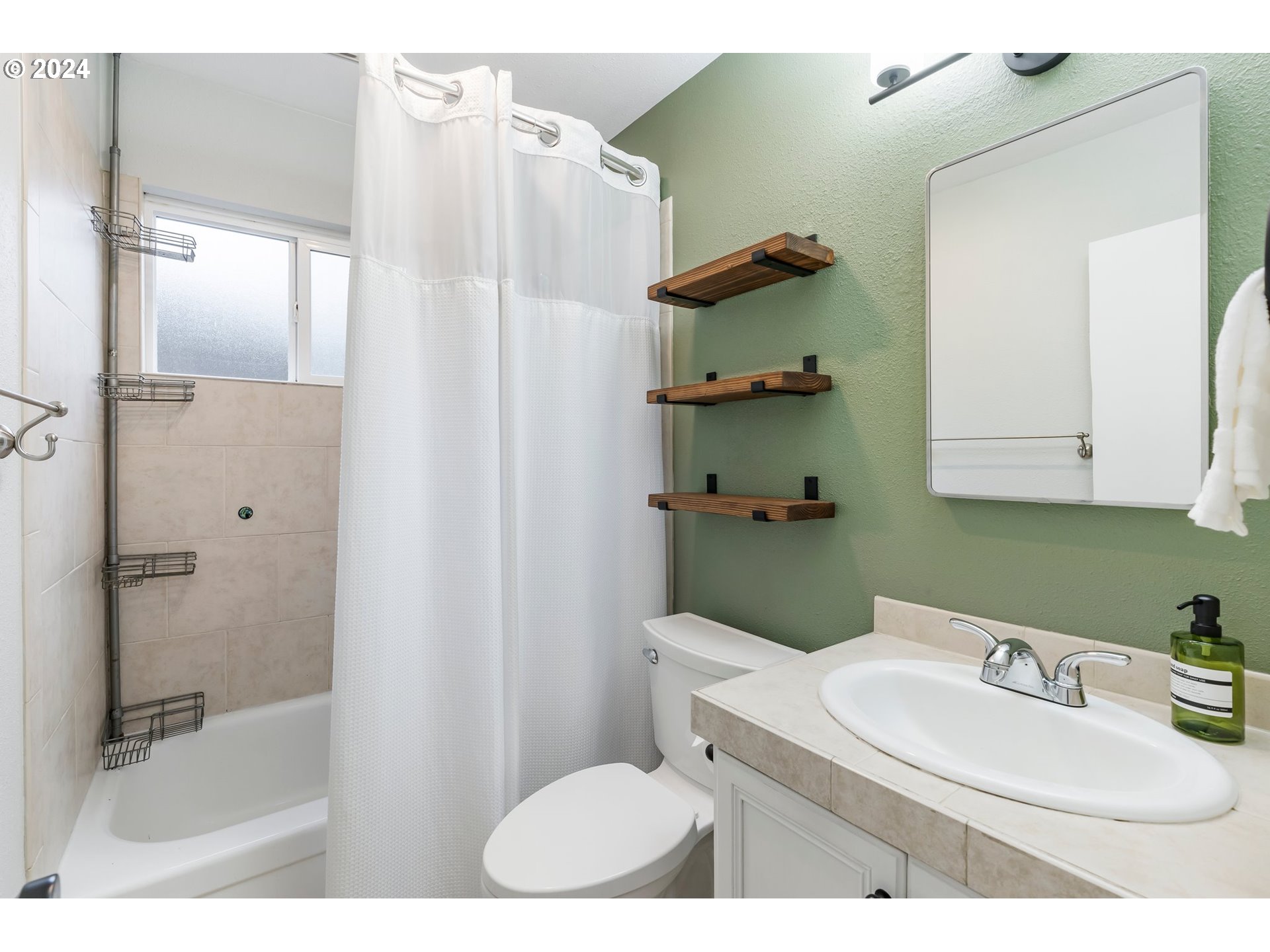 330 SW DEVONWOOD AVE