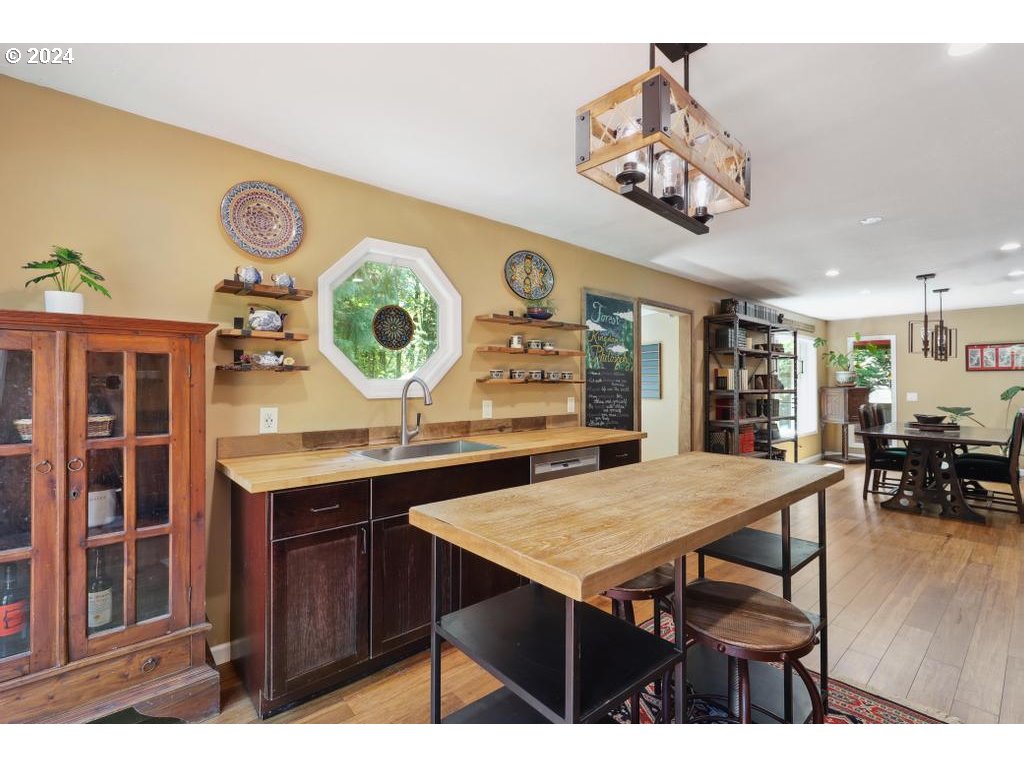 7530 NW SKYLINE BLVD