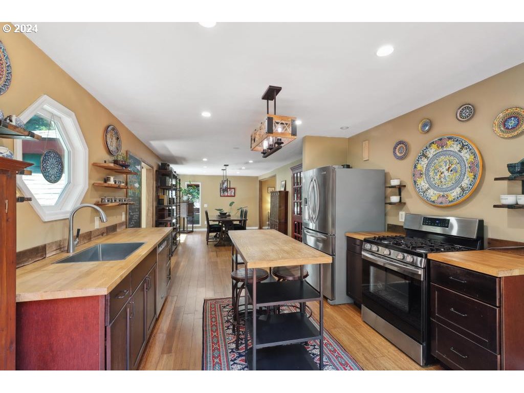 7530 NW SKYLINE BLVD