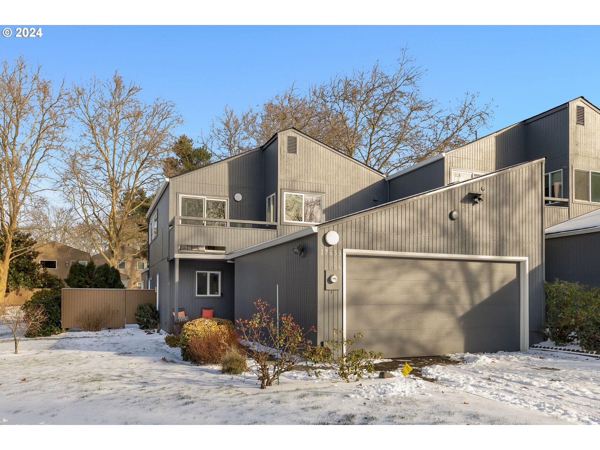 17633 NW ROLLING HILL LN