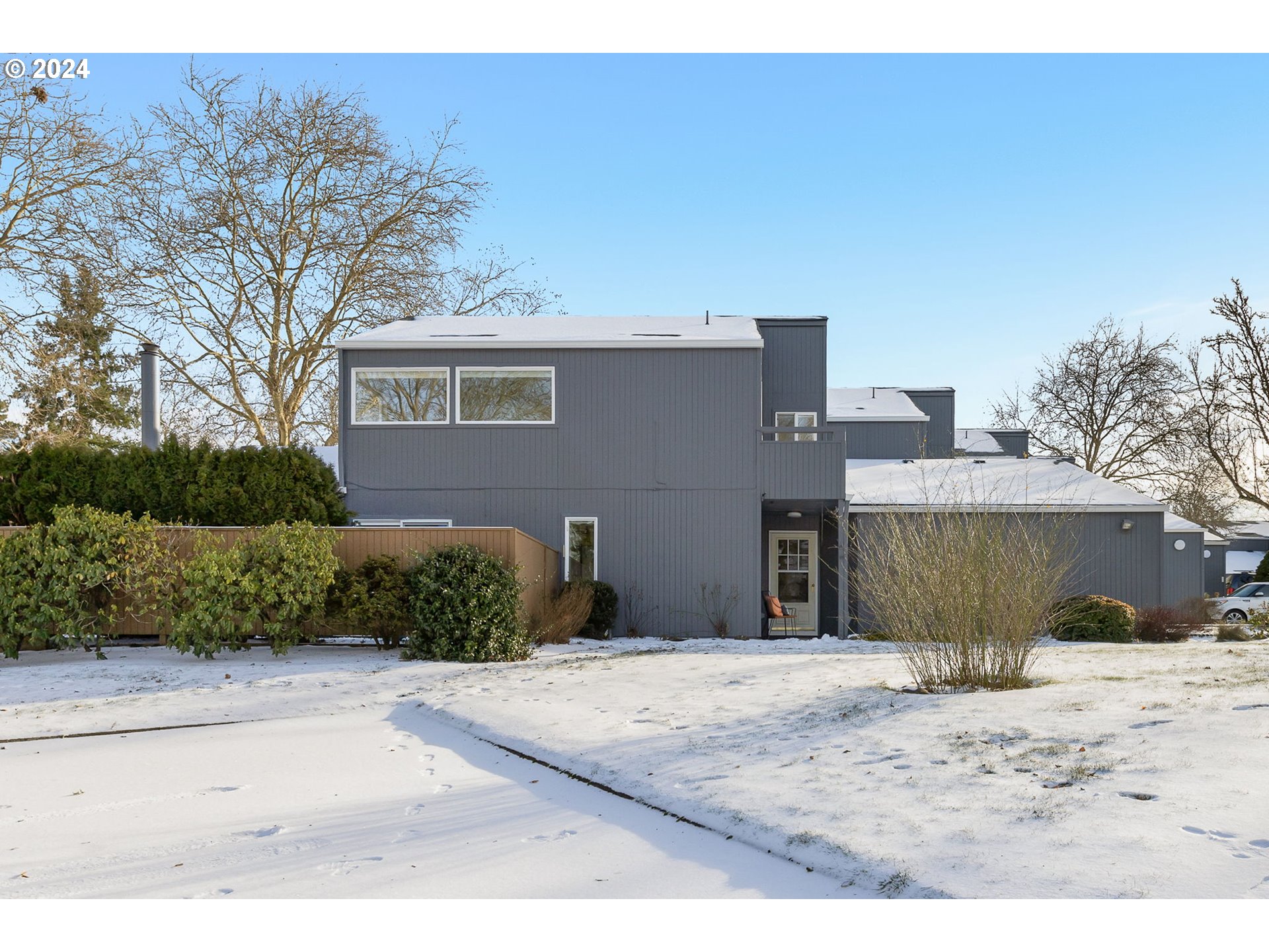 17633 NW ROLLING HILL LN