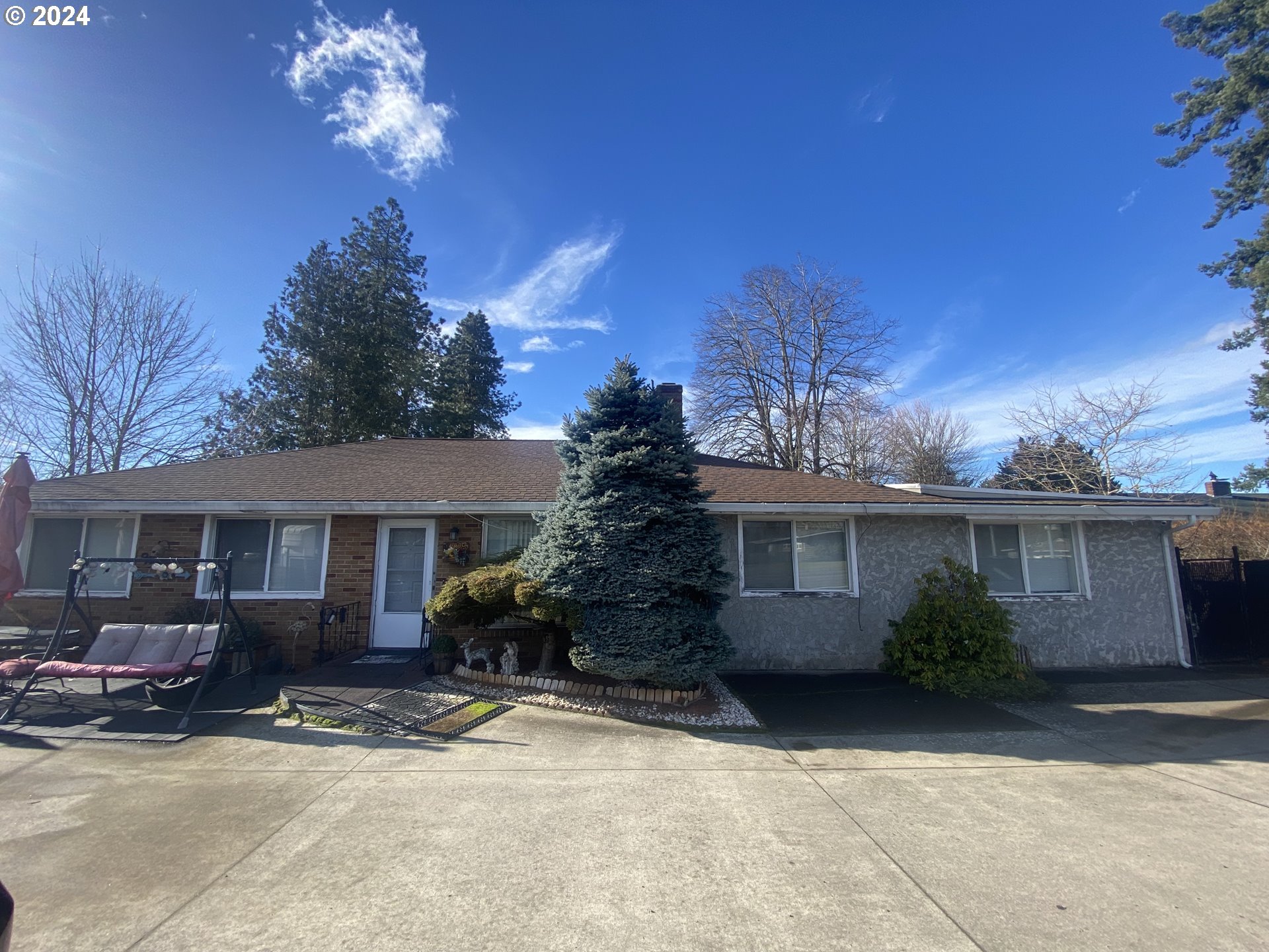 425 SE KANE DR