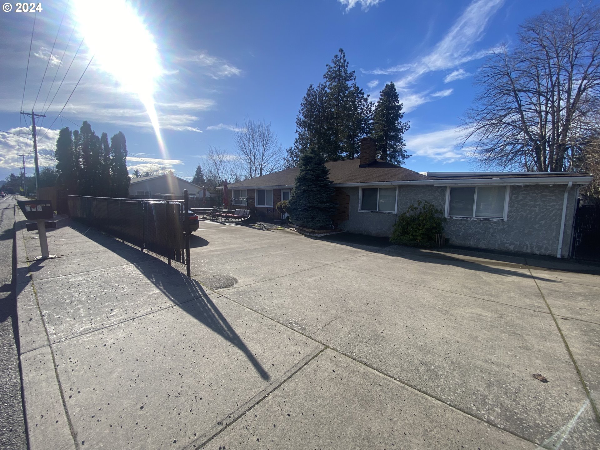 425 SE KANE DR