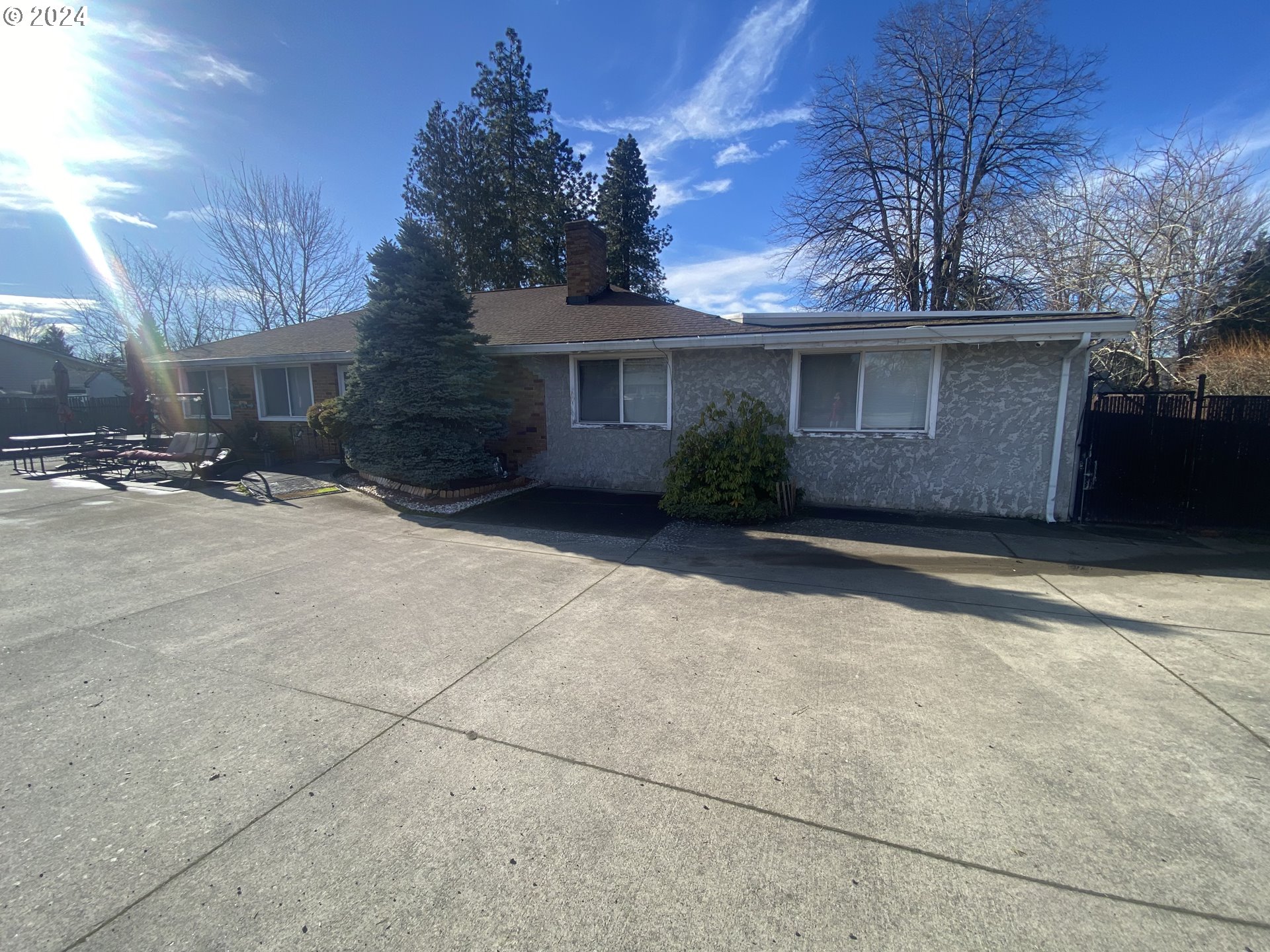 425 SE KANE DR