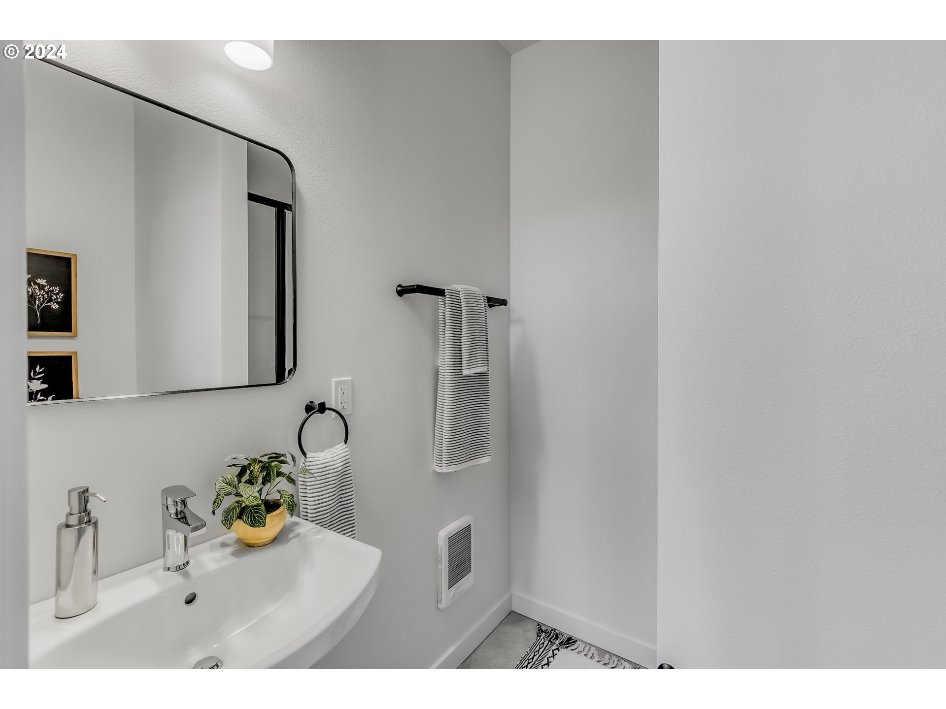 5221 SE Boise ST