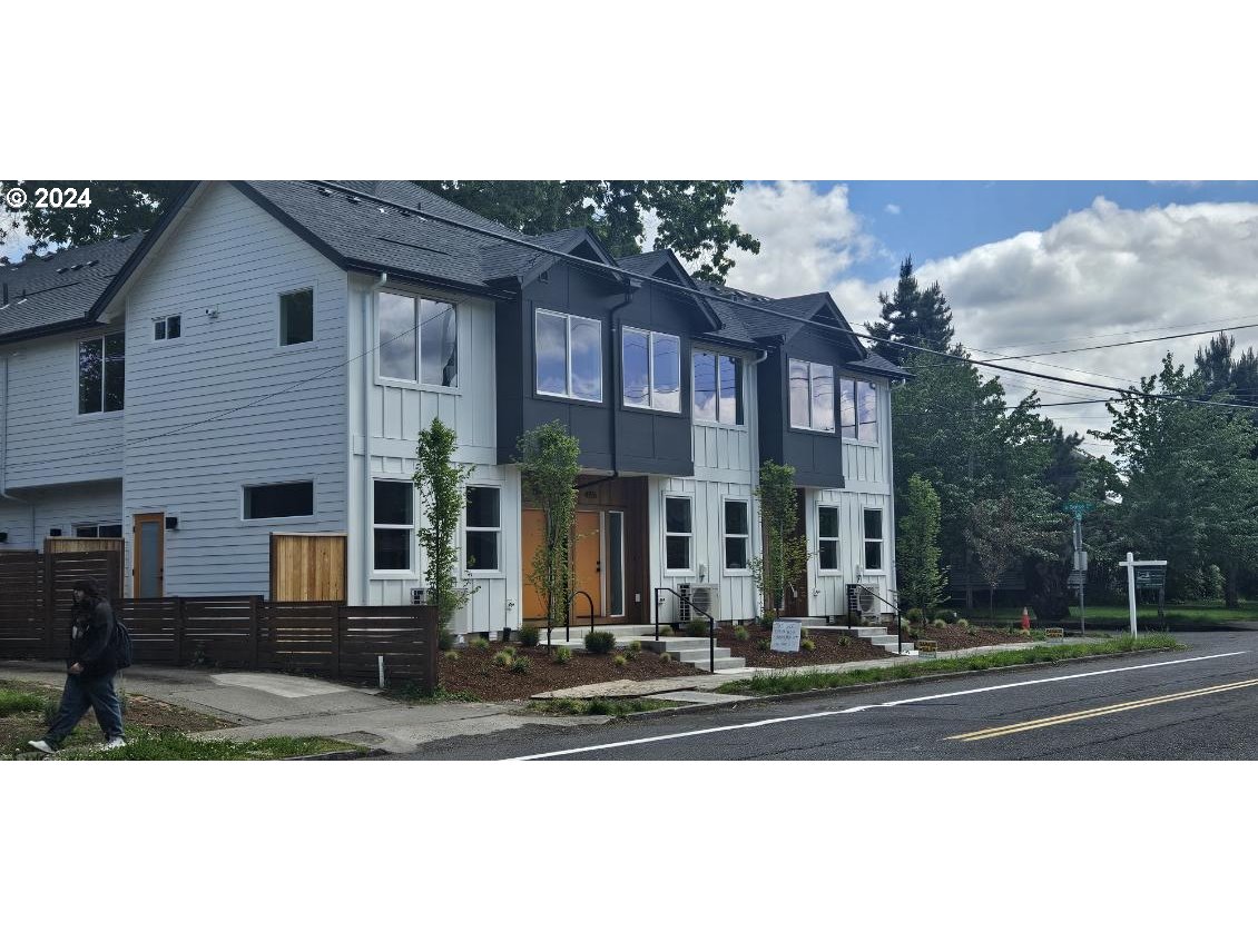 5221 SE Boise ST