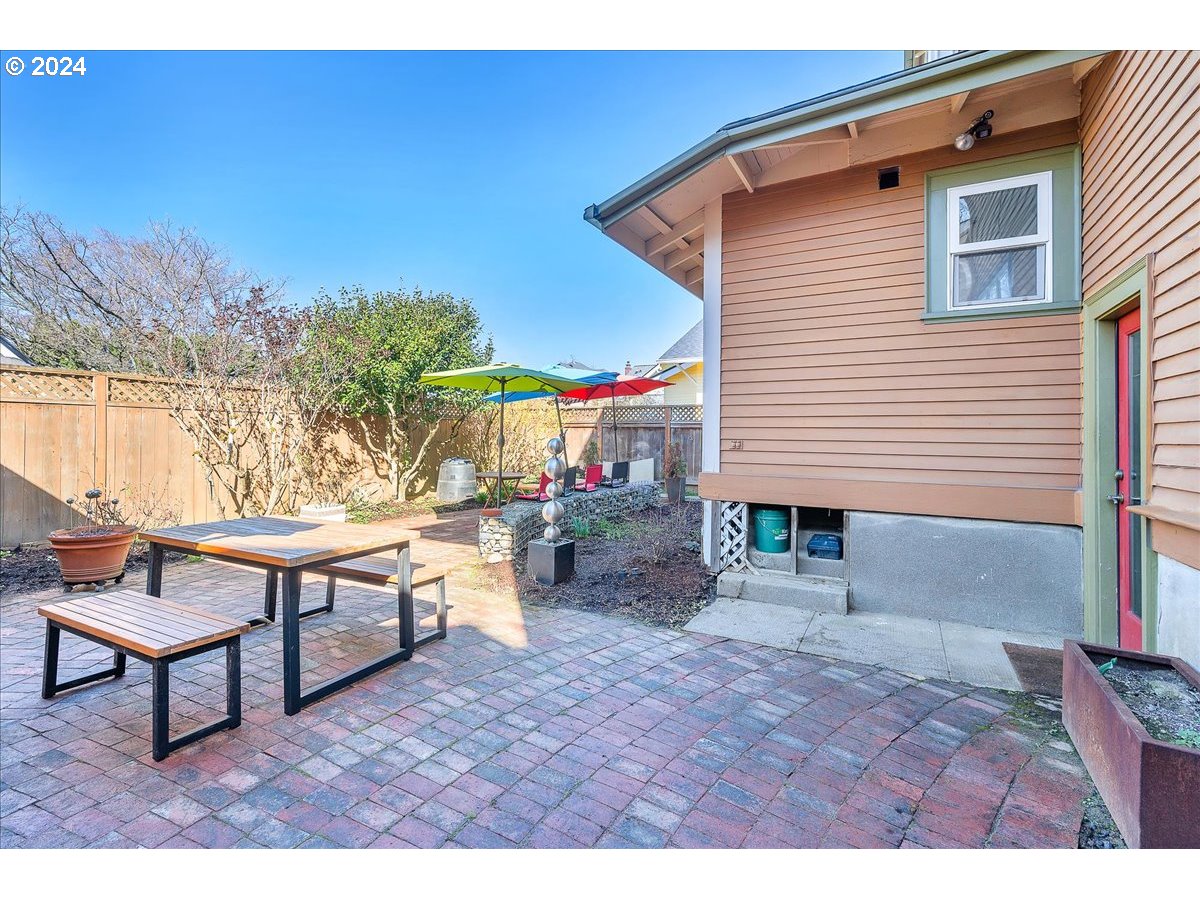 425 NE MIRIMAR PL