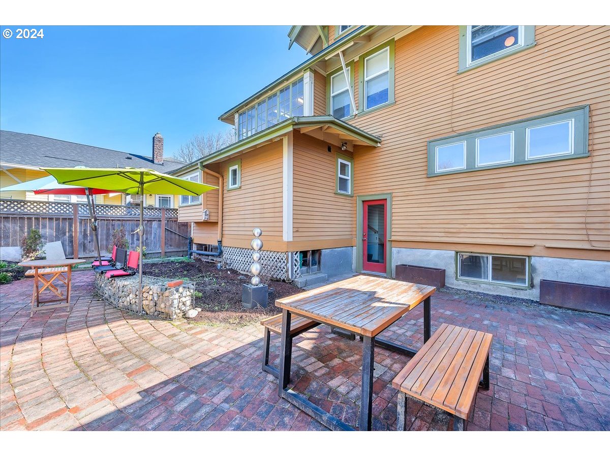 425 NE MIRIMAR PL