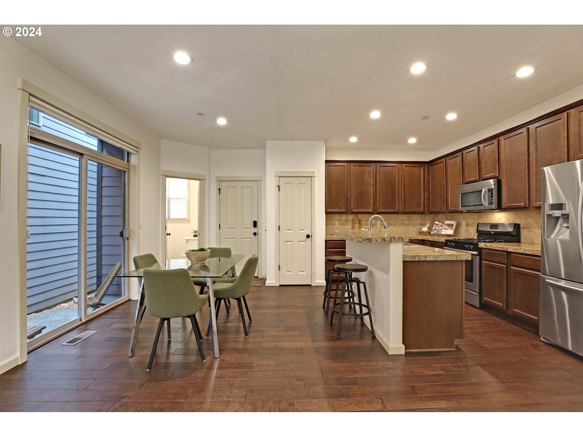915 SW MOZART TER