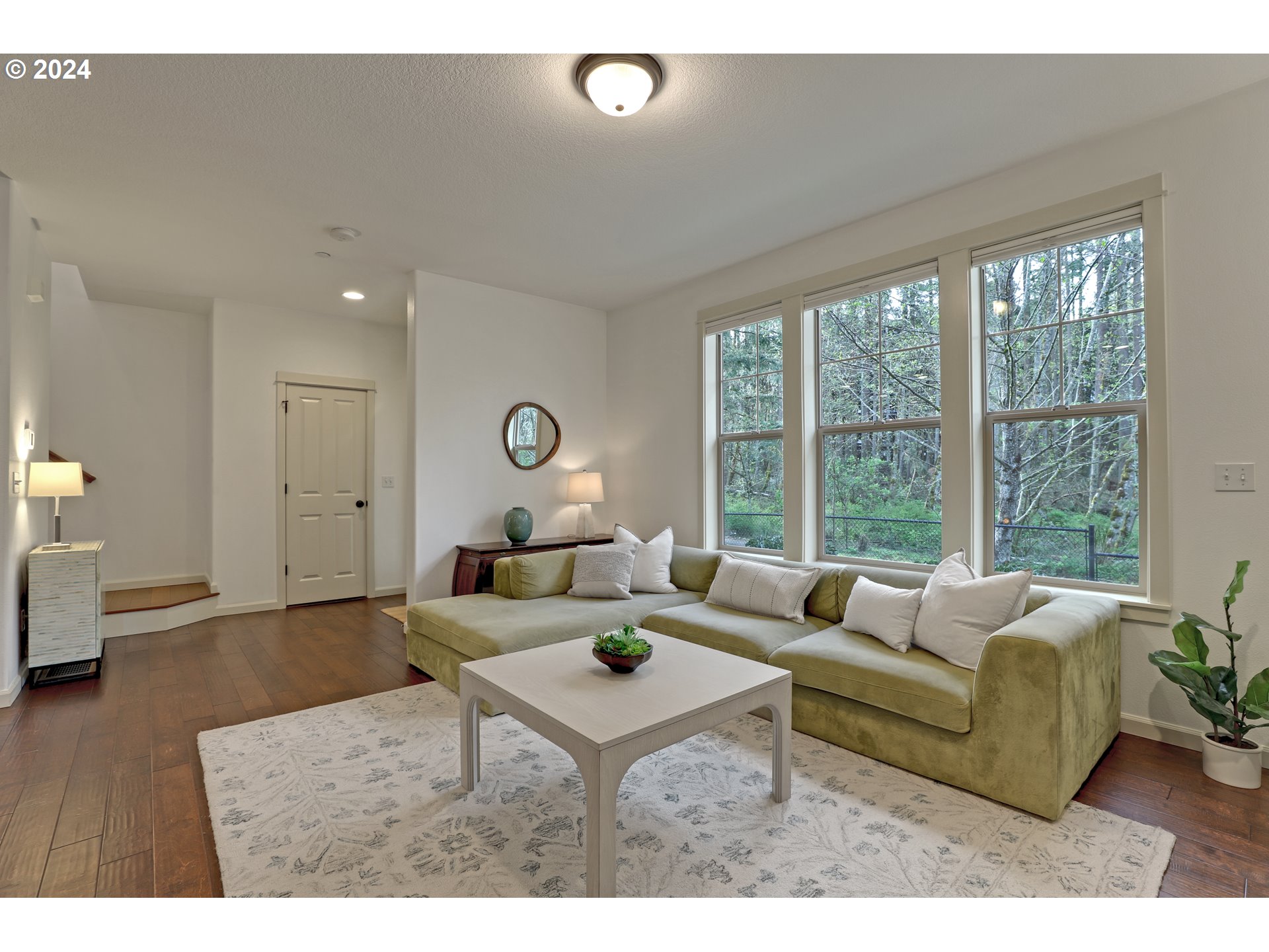 915 SW MOZART TER
