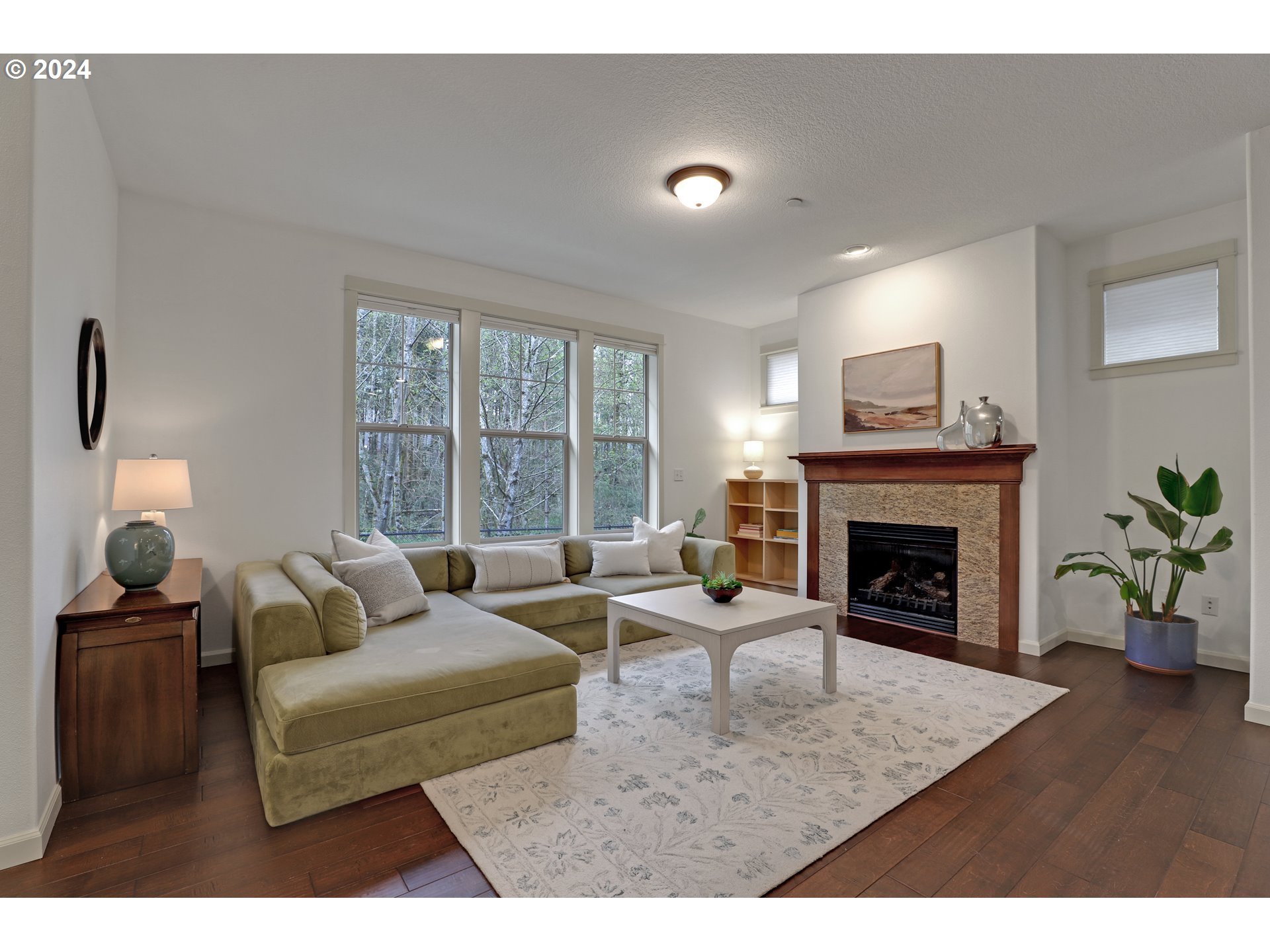915 SW MOZART TER