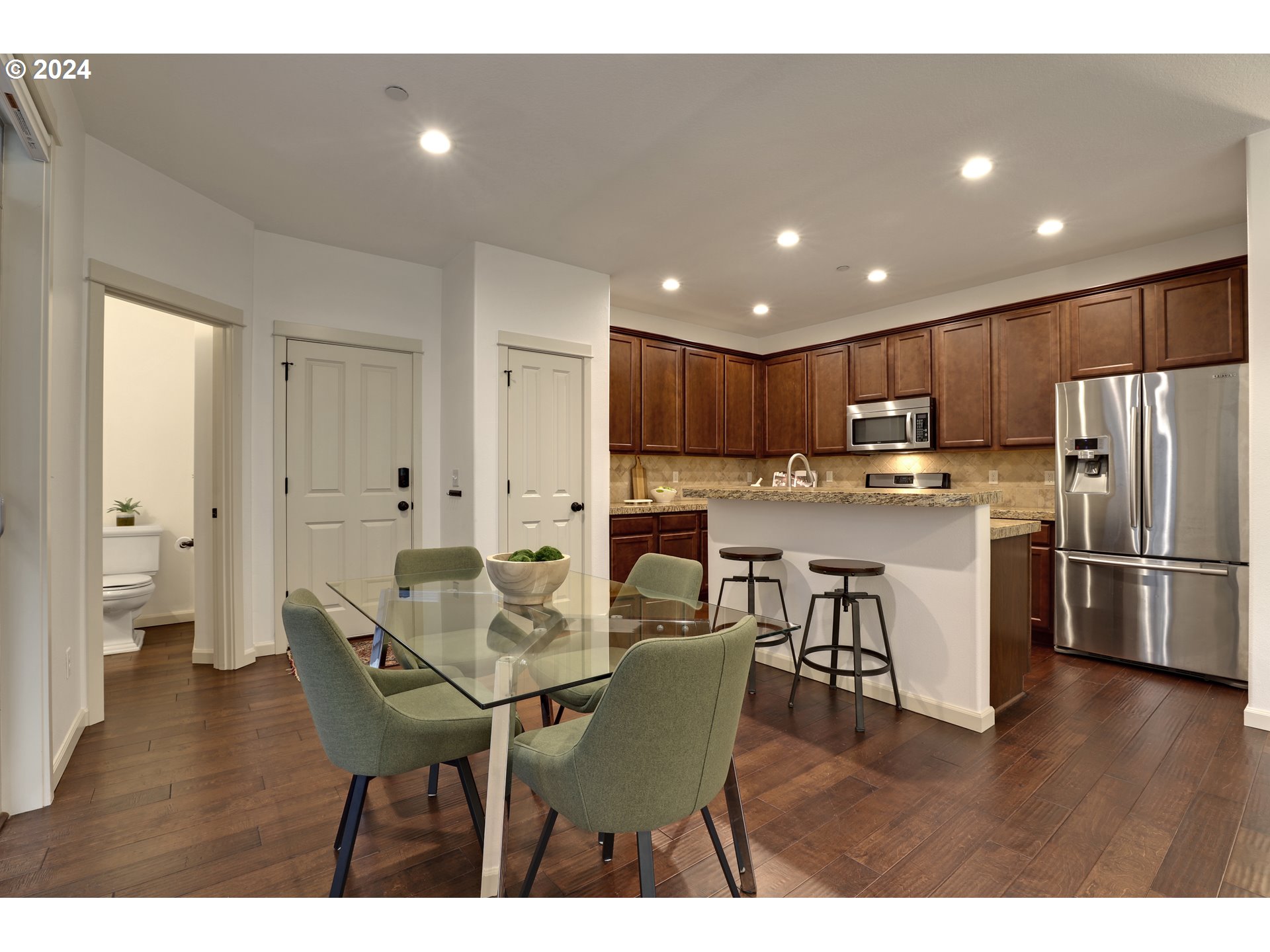 915 SW MOZART TER