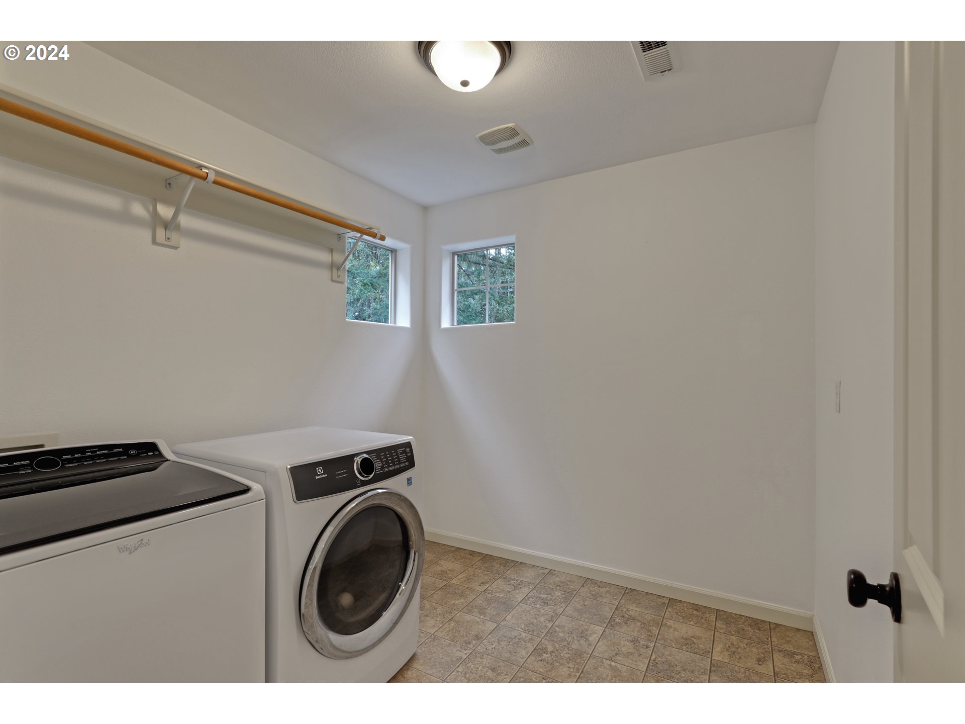 915 SW MOZART TER