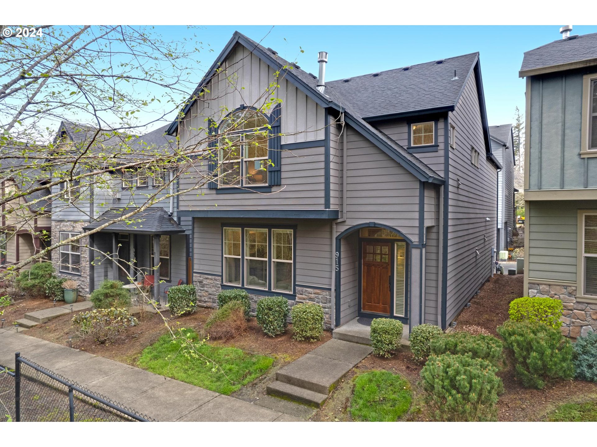 915 SW MOZART TER