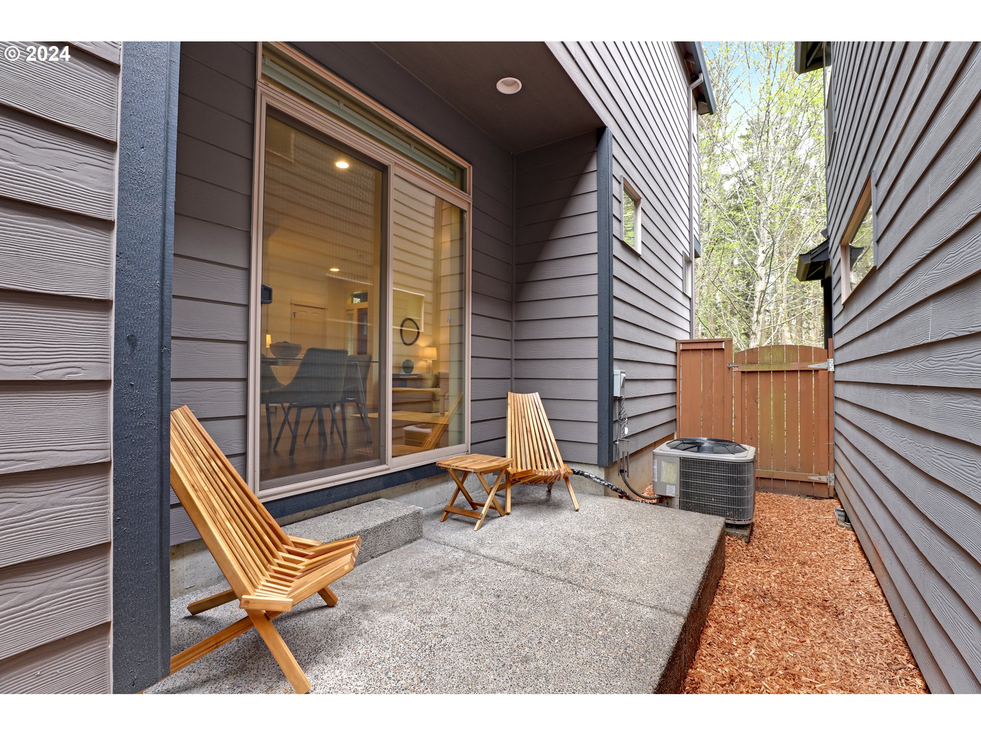 915 SW MOZART TER