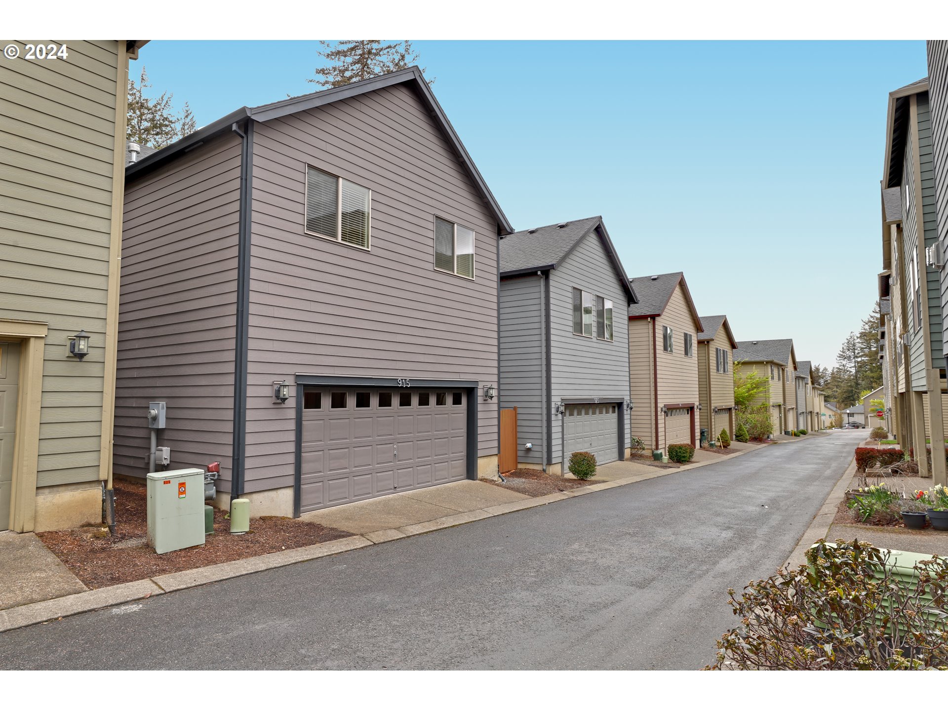 915 SW MOZART TER