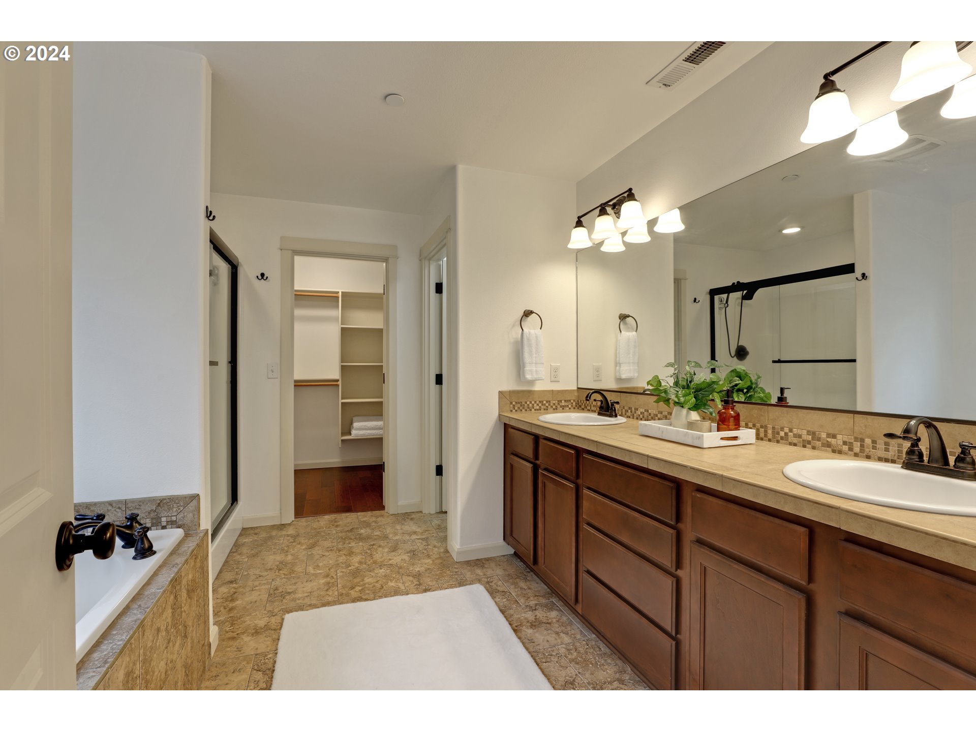 915 SW MOZART TER