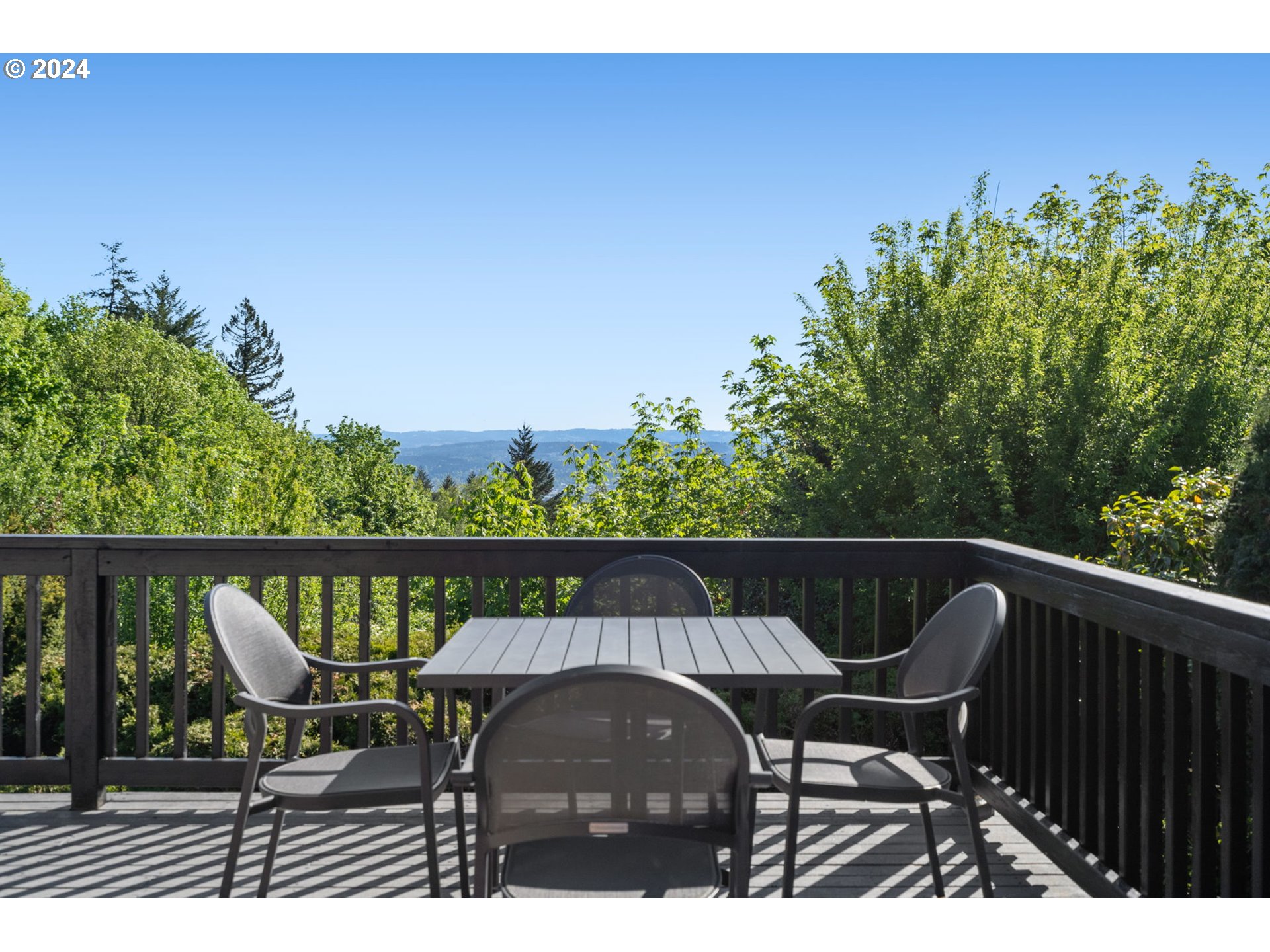 811 NW SKYLINE CREST RD