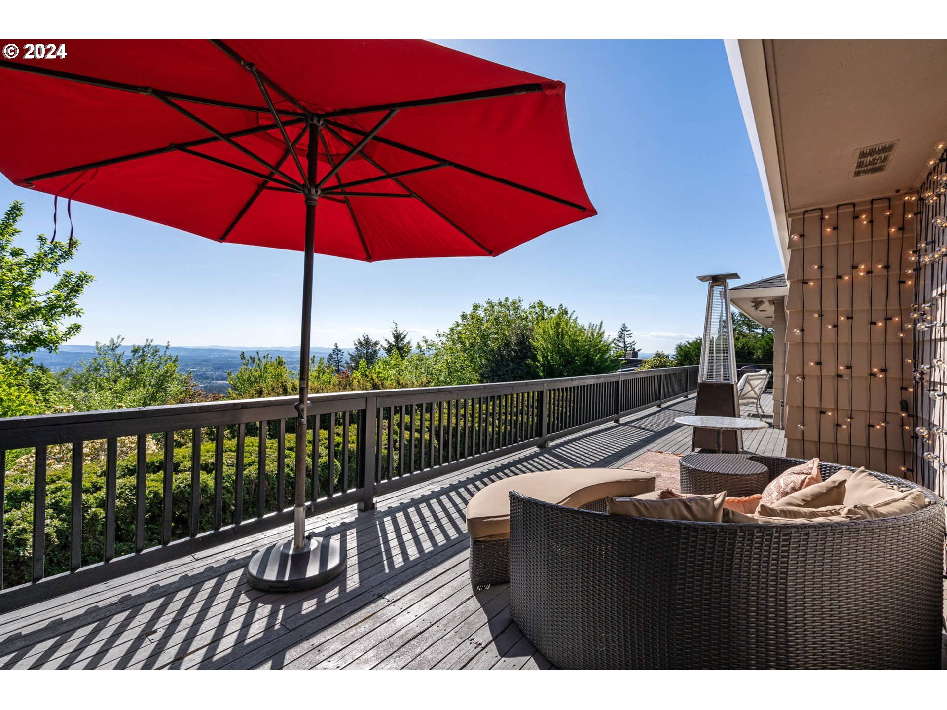 811 NW SKYLINE CREST RD
