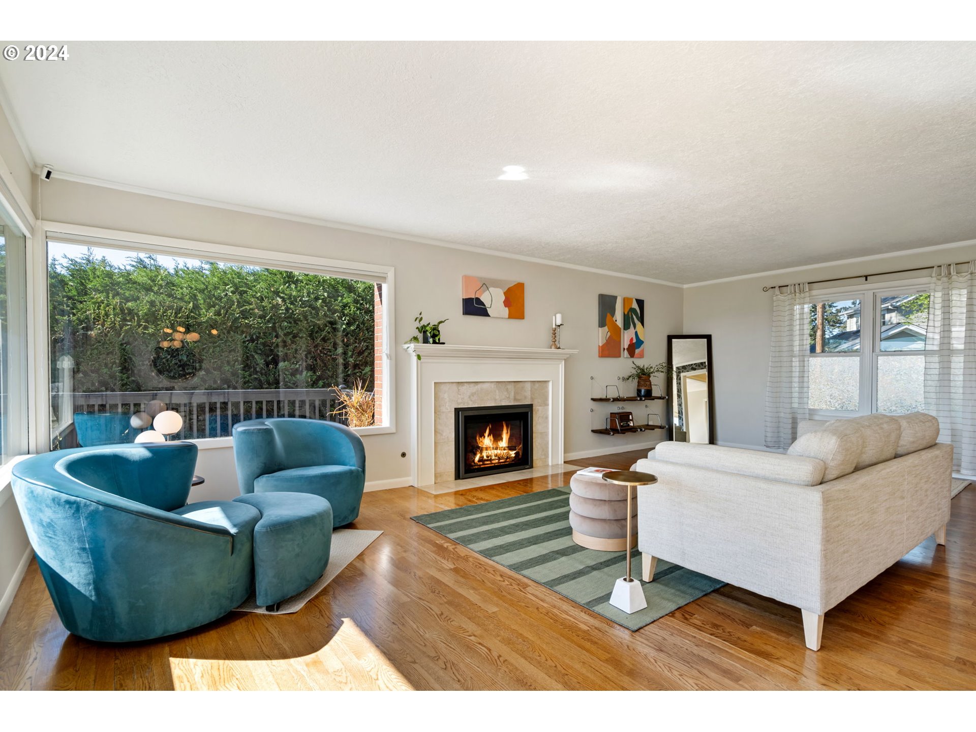 811 NW SKYLINE CREST RD