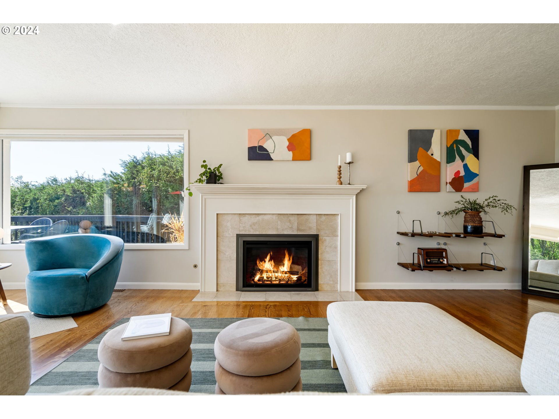 811 NW SKYLINE CREST RD
