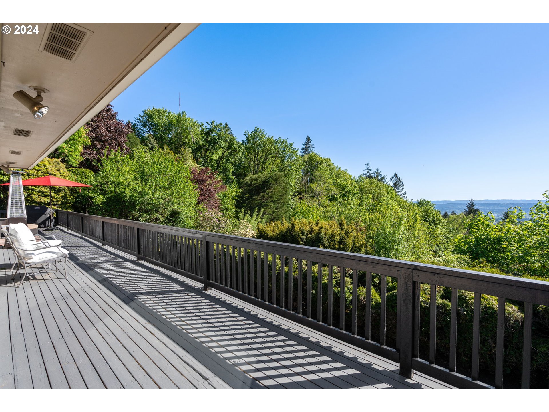 811 NW SKYLINE CREST RD