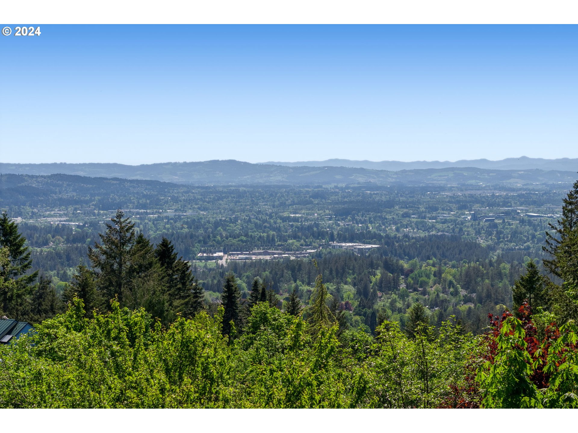 811 NW SKYLINE CREST RD
