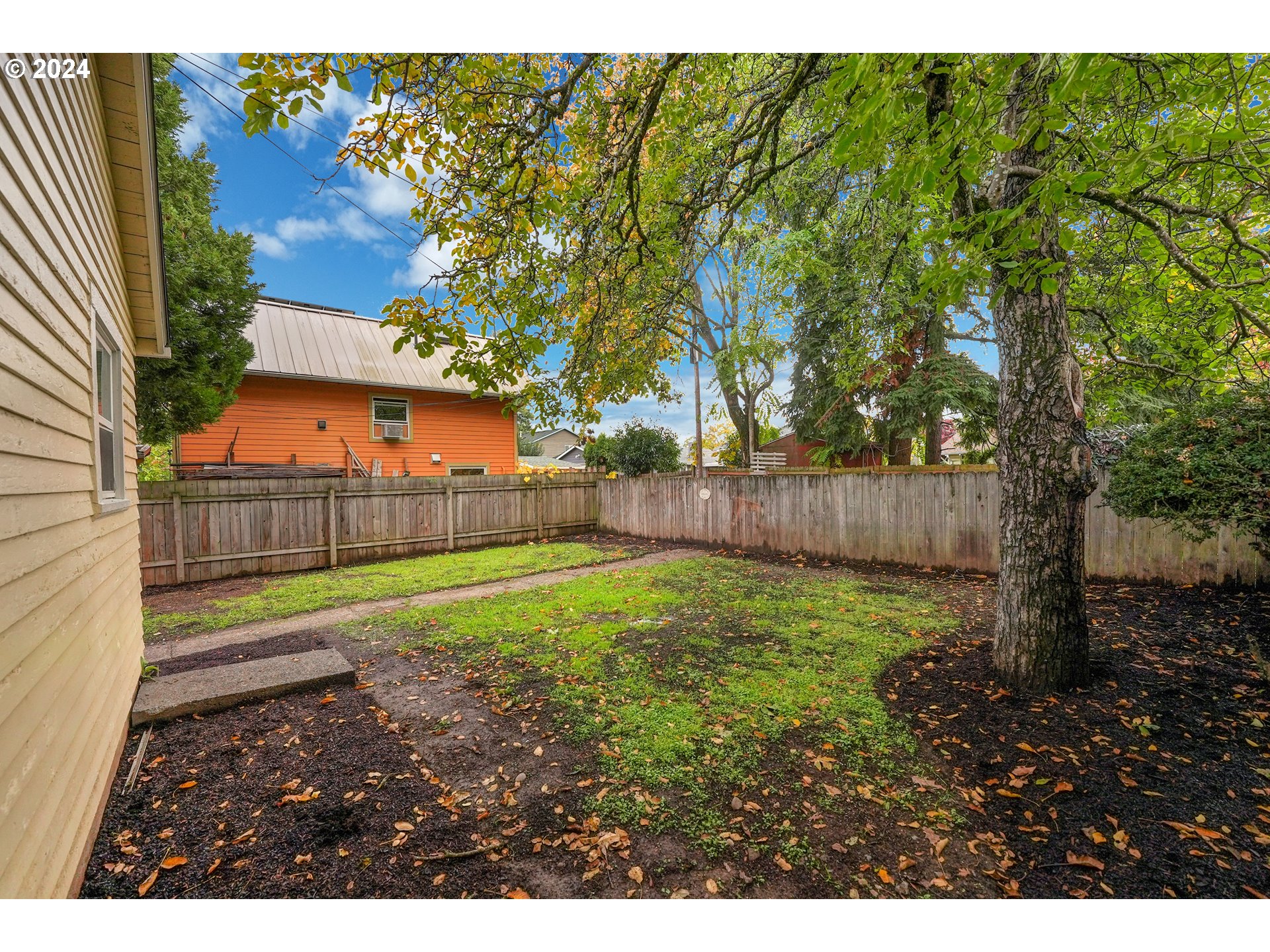 4623 SE 64TH A + B AVE