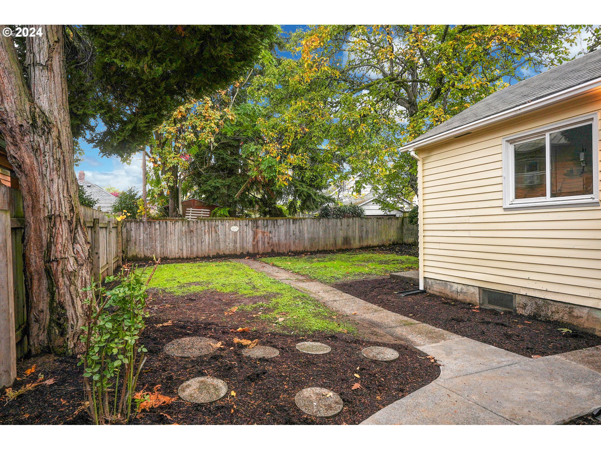 4623 SE 64TH A + B AVE