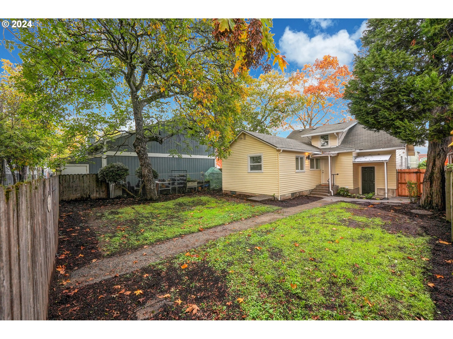 4623 SE 64TH A + B AVE