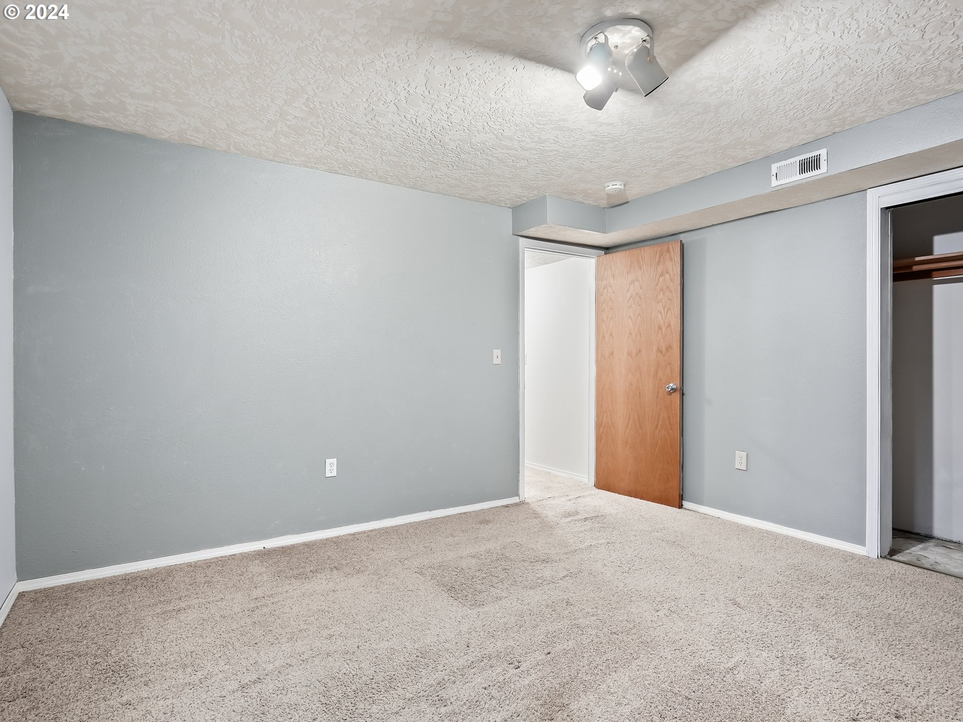 17300 SE FOREST HILL DR