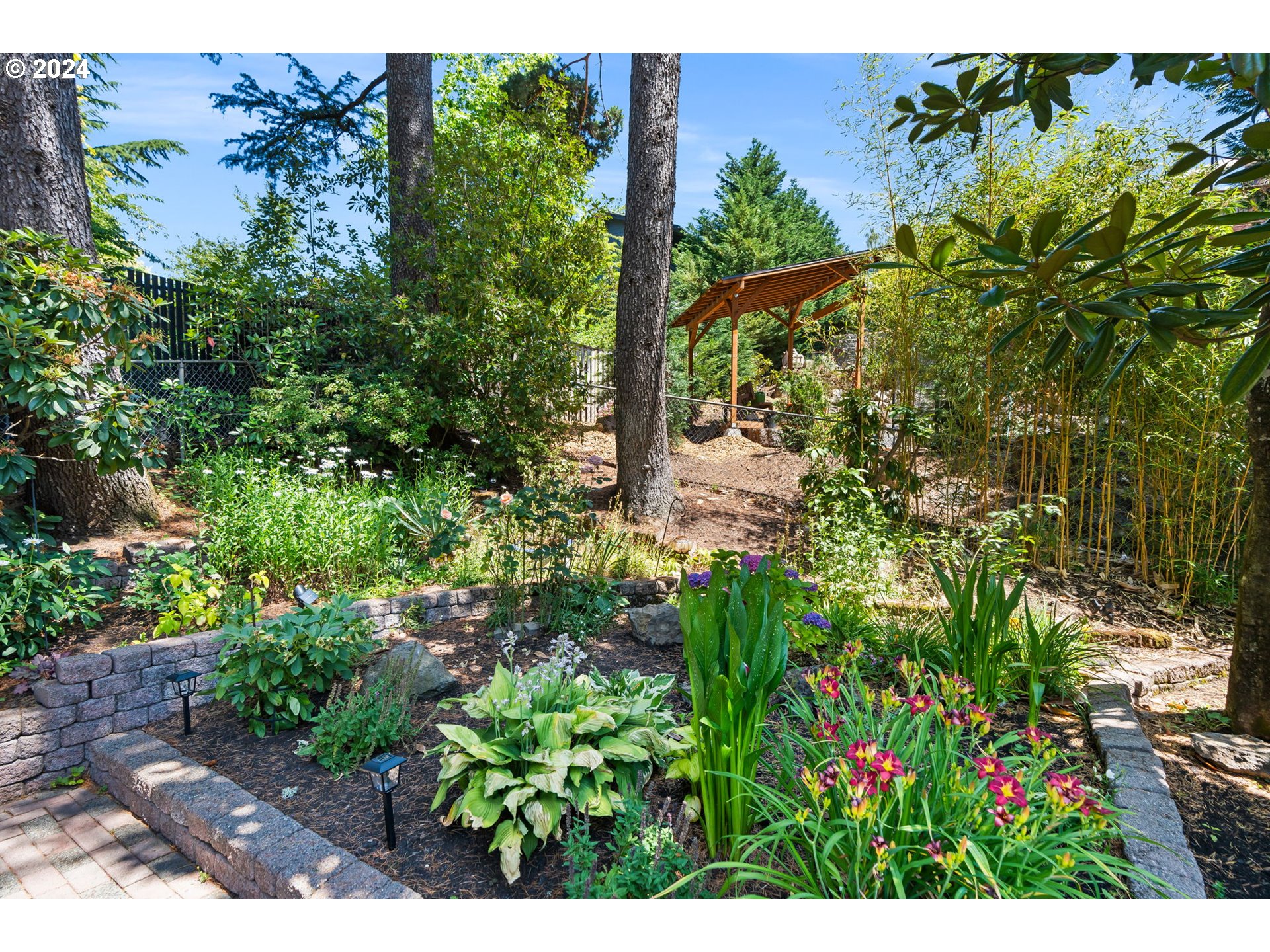 2550 SW SCENIC DR