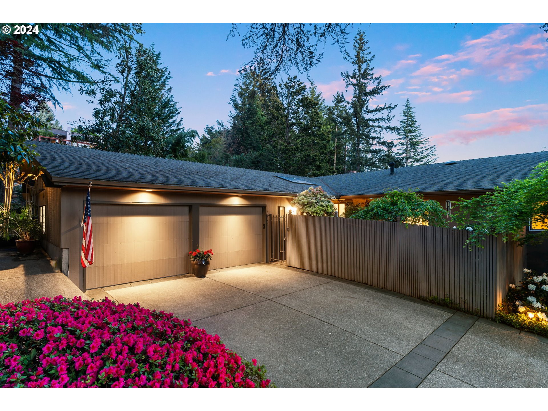 2550 SW SCENIC DR