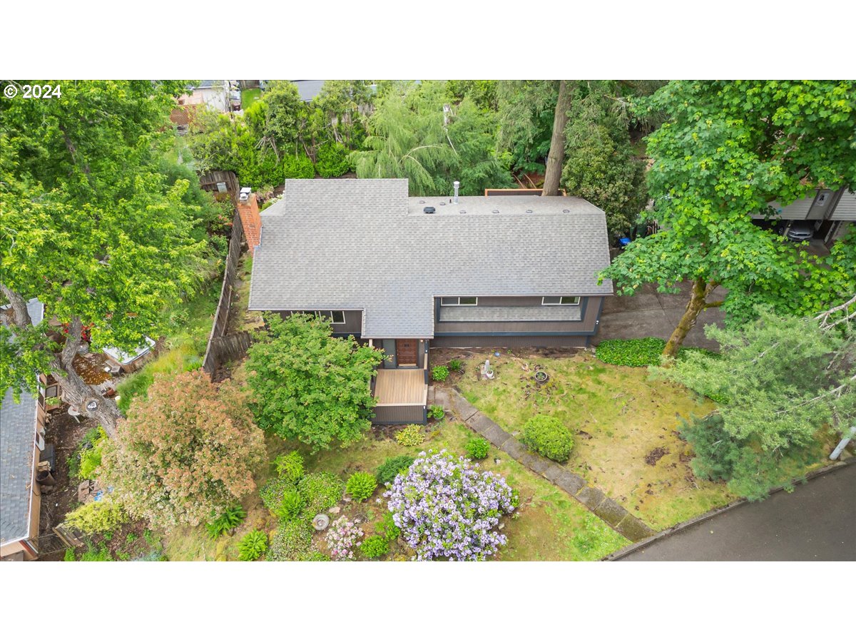 957 HAZELWOOD DR
