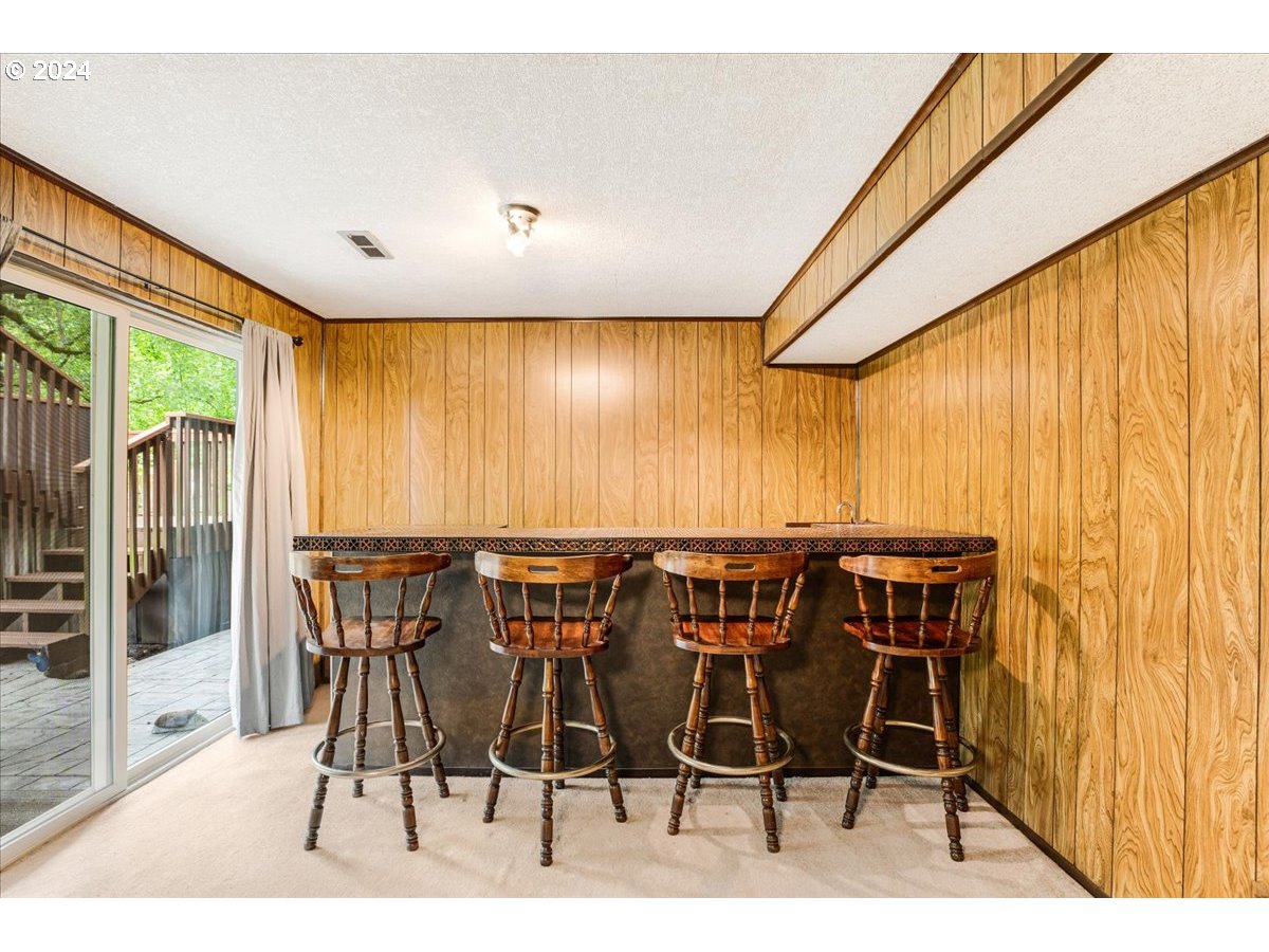 957 HAZELWOOD DR
