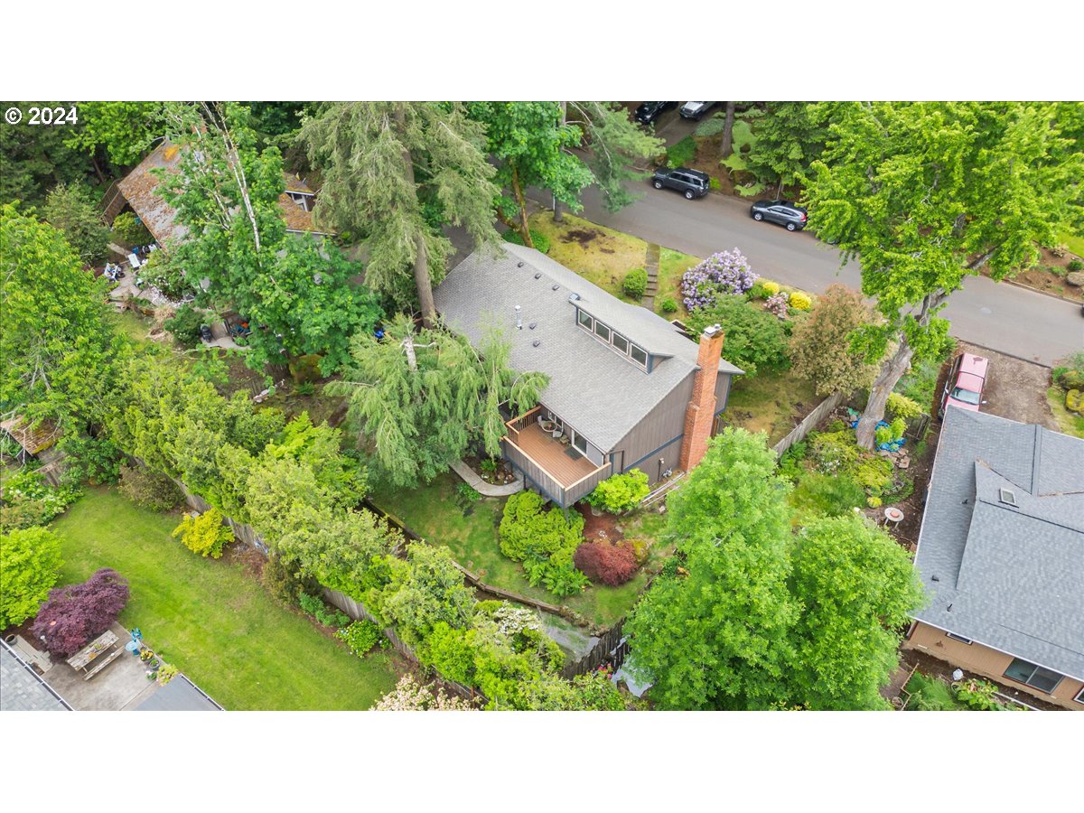 957 HAZELWOOD DR