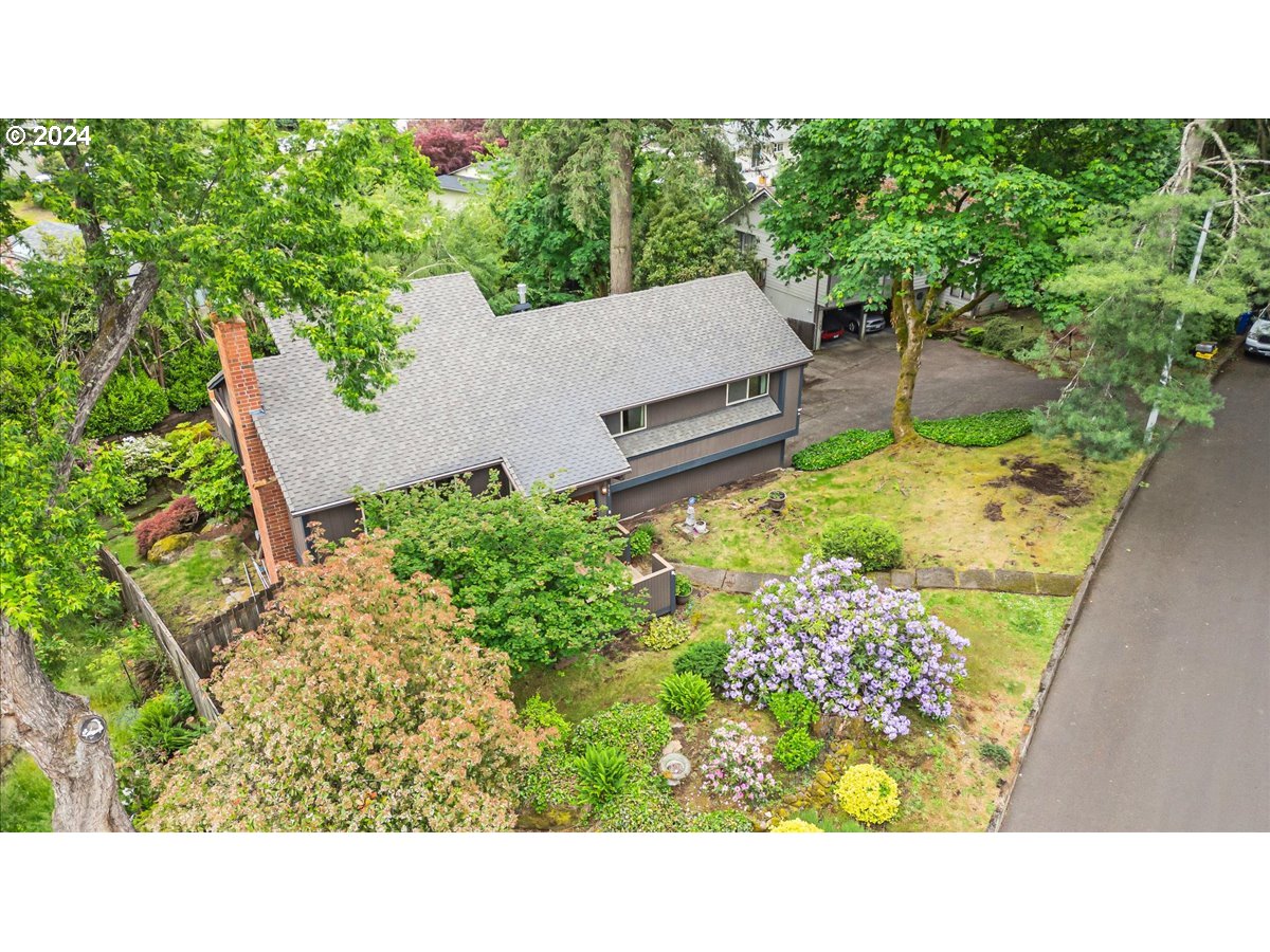 957 HAZELWOOD DR