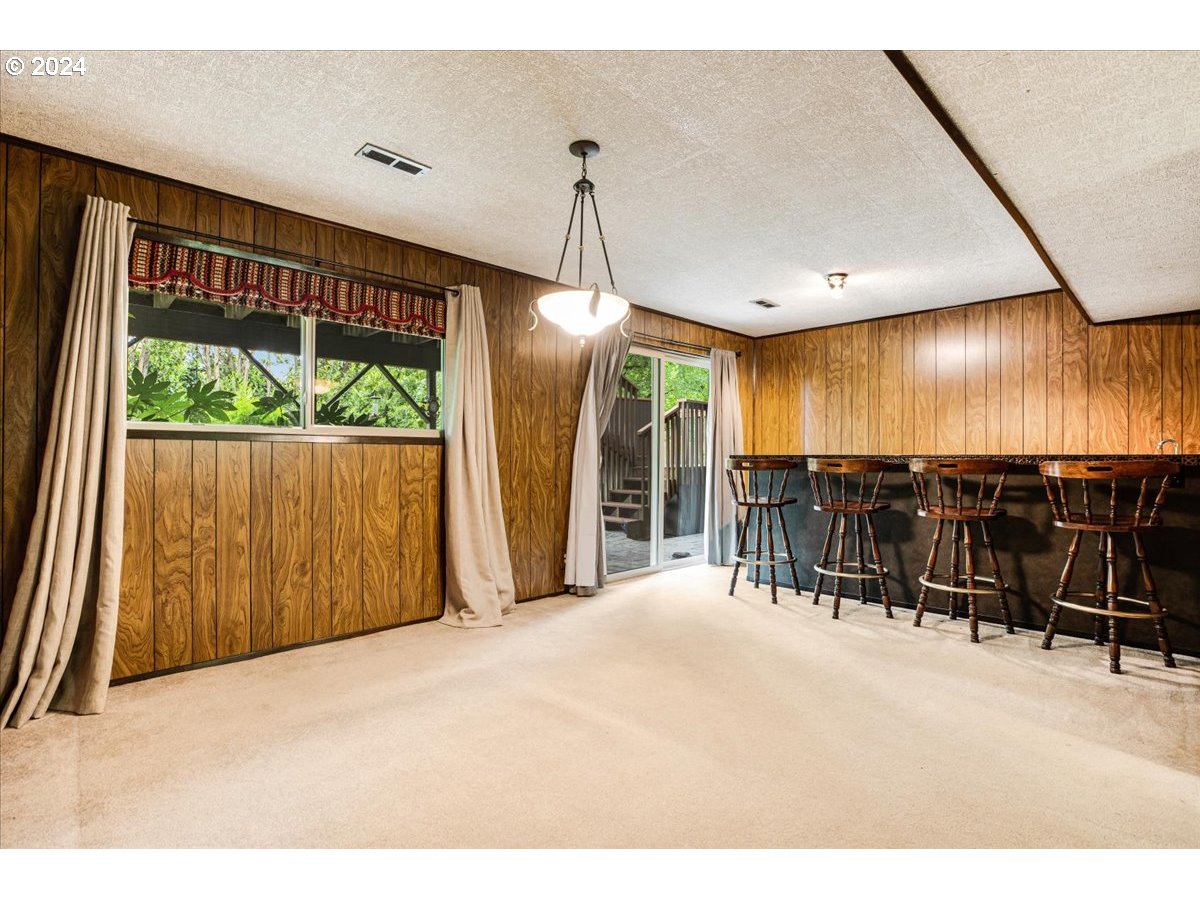 957 HAZELWOOD DR