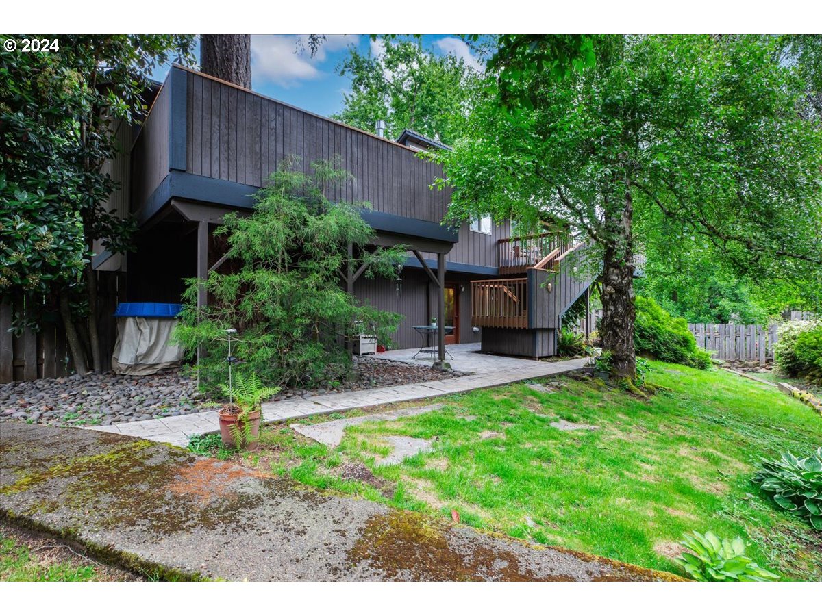 957 HAZELWOOD DR